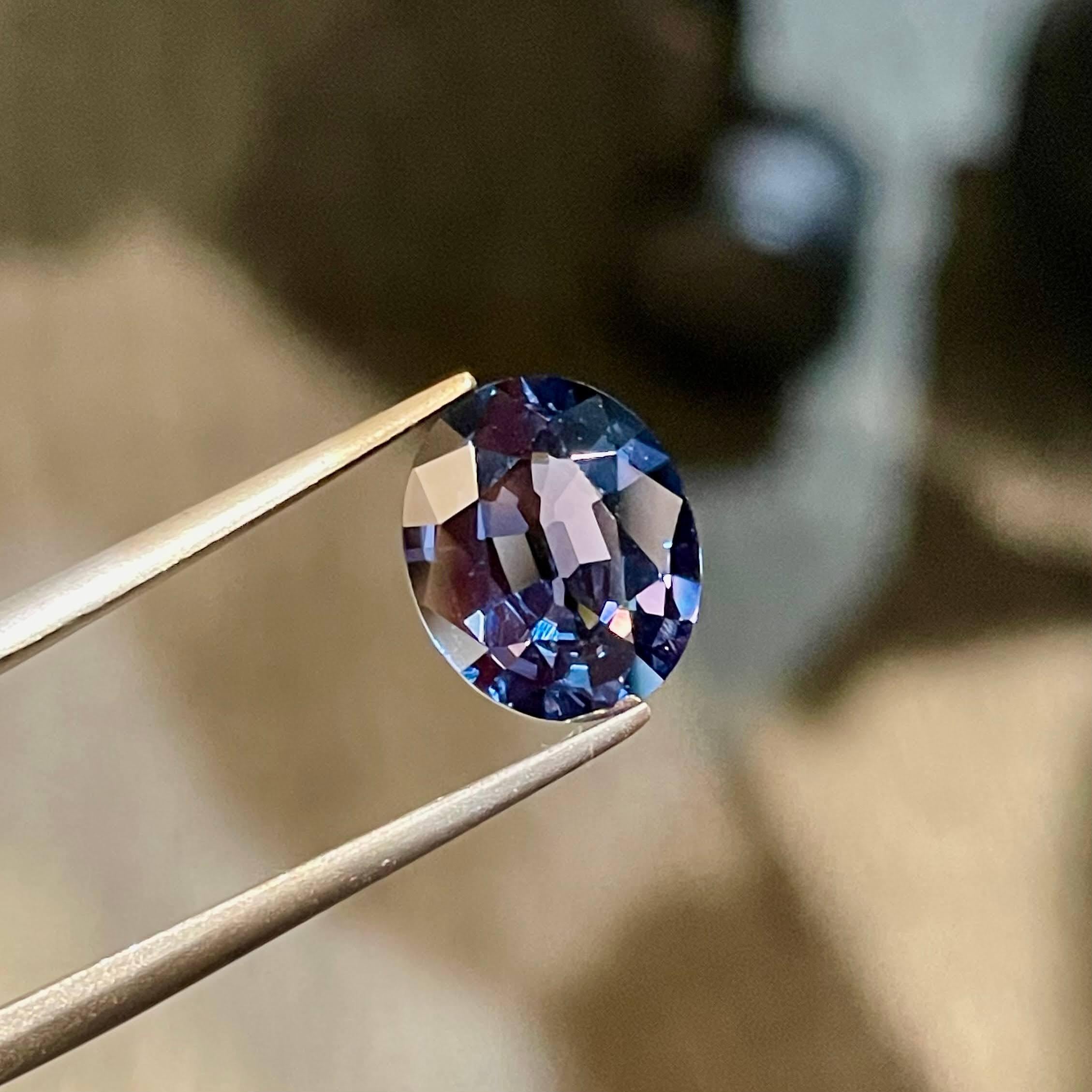 GIA zertifiziert 3,69 Karat Farbwechsel Spinell Stein Ovalschliff natürlichen Edelstein im Angebot 1
