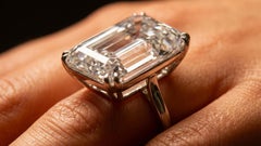 Anello in platino con diamante taglio smeraldo certificato GIA da 37 carati