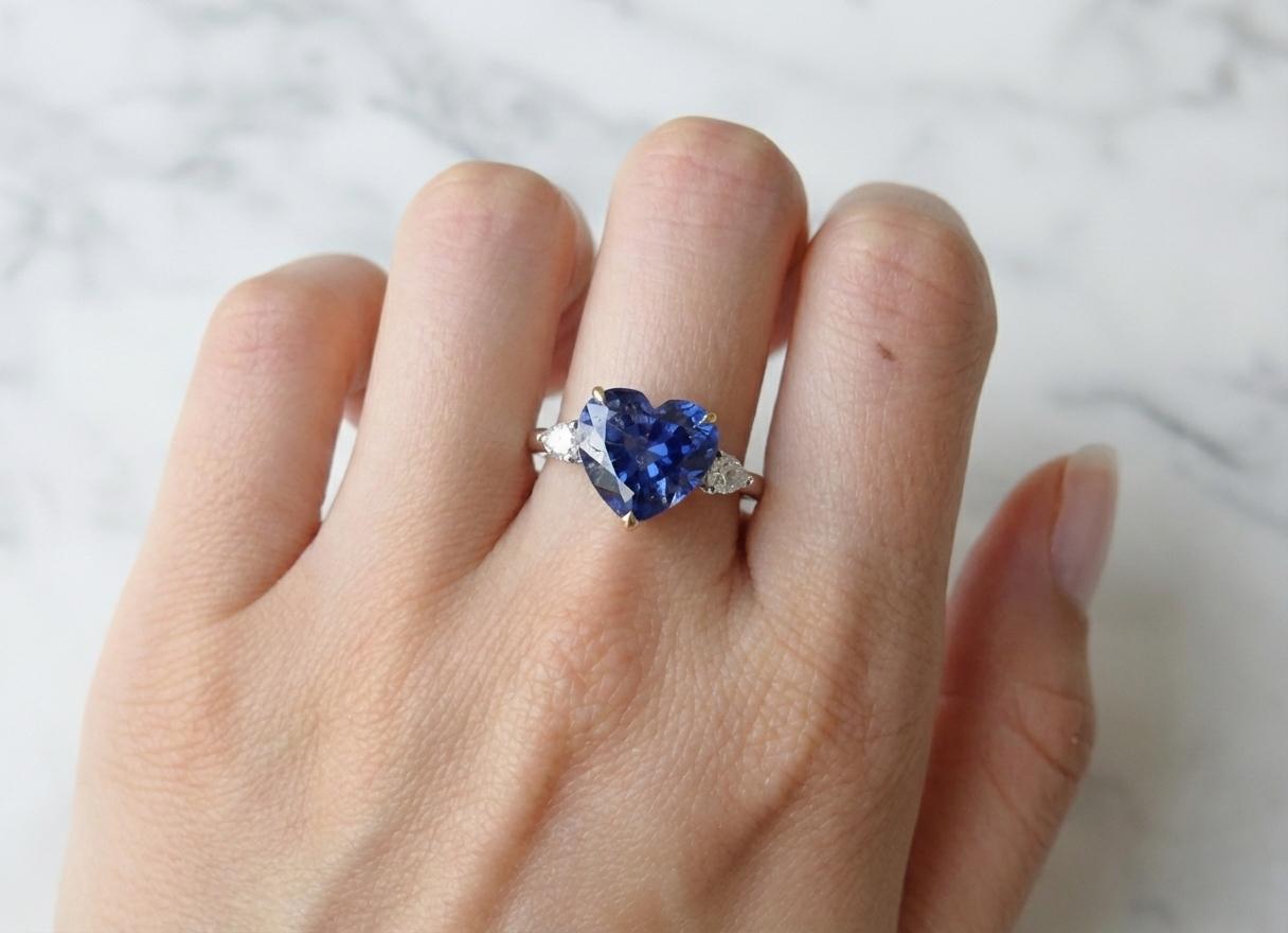 GIA zertifiziert 3,70 Karat UNGEBILDET Herzform Blauer Saphir Platin Ring (Zeitgenössisch) im Angebot