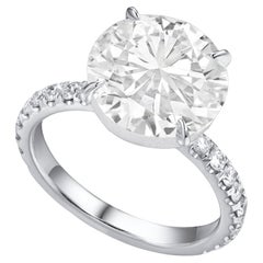 Anello con pavè di diamanti taglio rotondo certificato GIA da 3,15 carati con colore F e purezza VVS1