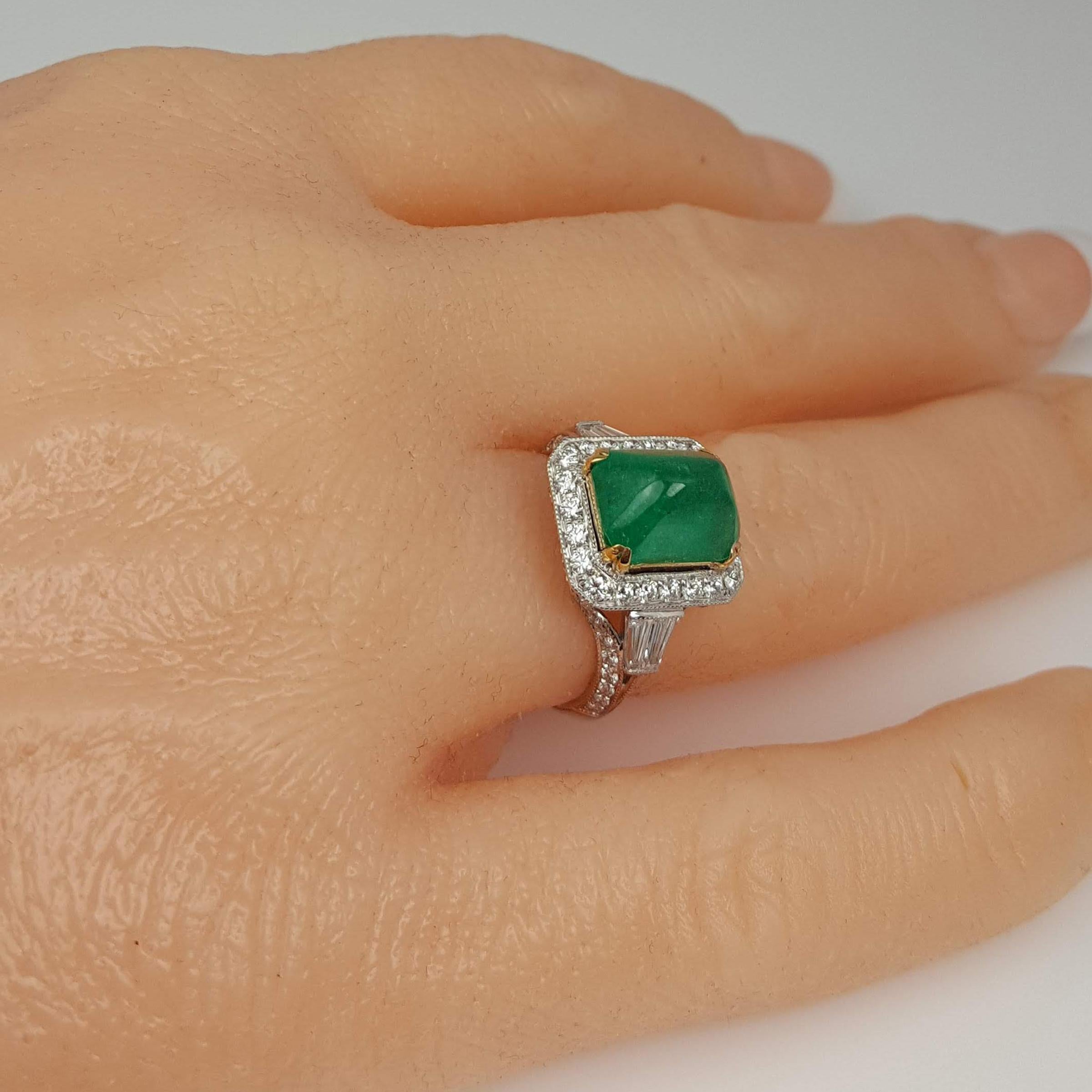 Contemporary GIA Certified 3.71 Ct Sugarloaf Cabochon Cut Colombian Emerald Ring ref693 For Sale