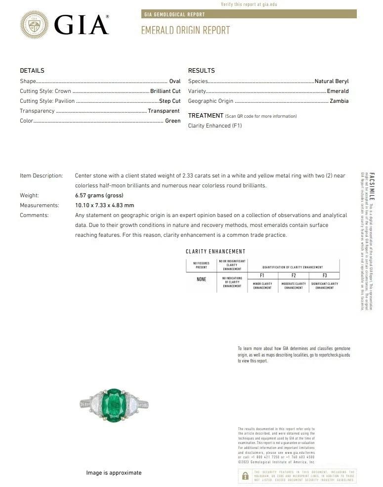 Un design raffiné et élégant mettant en valeur une vibrante émeraude verte naturelle de 3,73 carats de taille ovale, rehaussée uniquement par une huile mineure - un gage de qualité et d'authenticité. La riche teinte de l'émeraude est magnifiquement