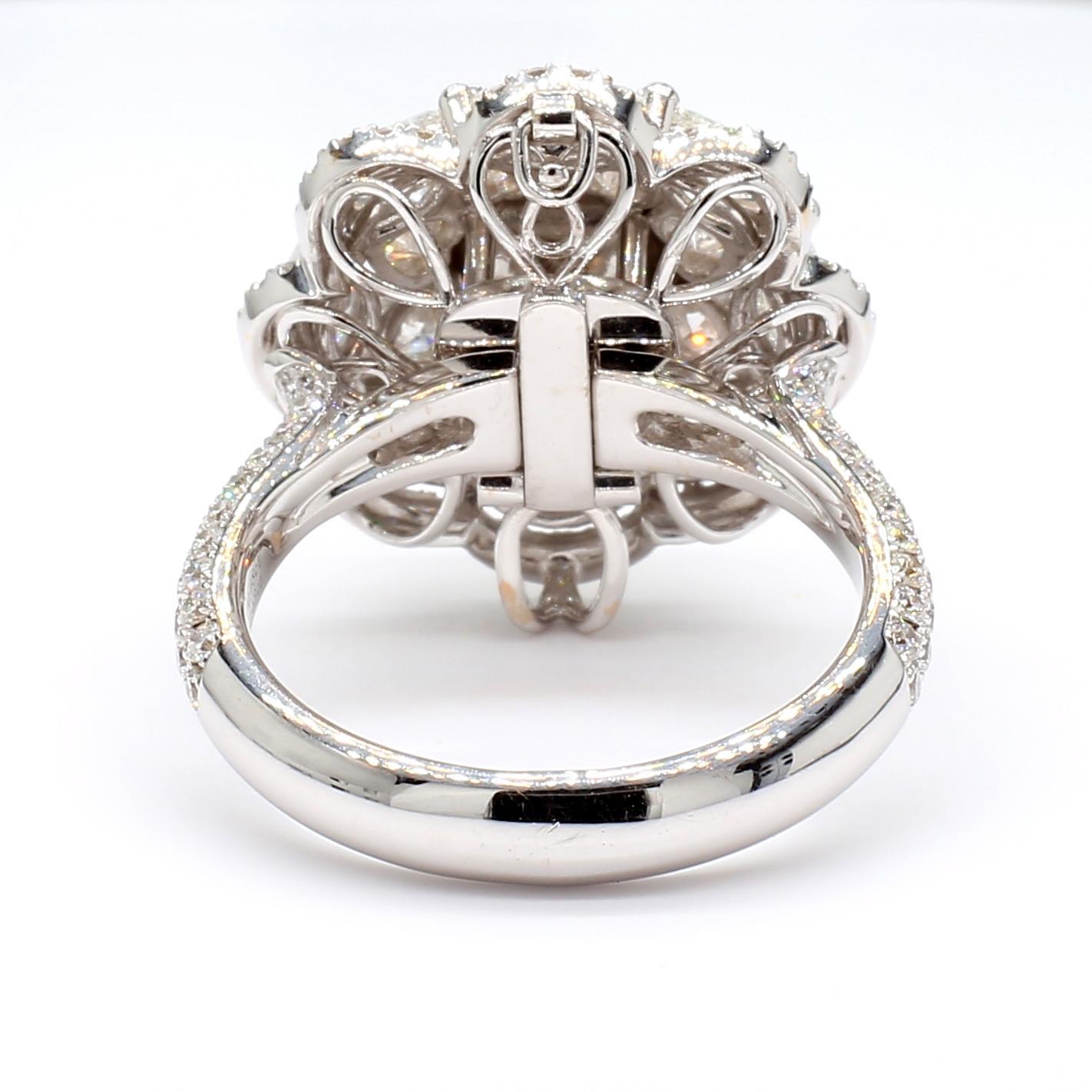 GIA Certified 3.74 Carat Fancy Green-Yellow Diamond Ring in 18K Gold In New Condition For Sale In New York, NY