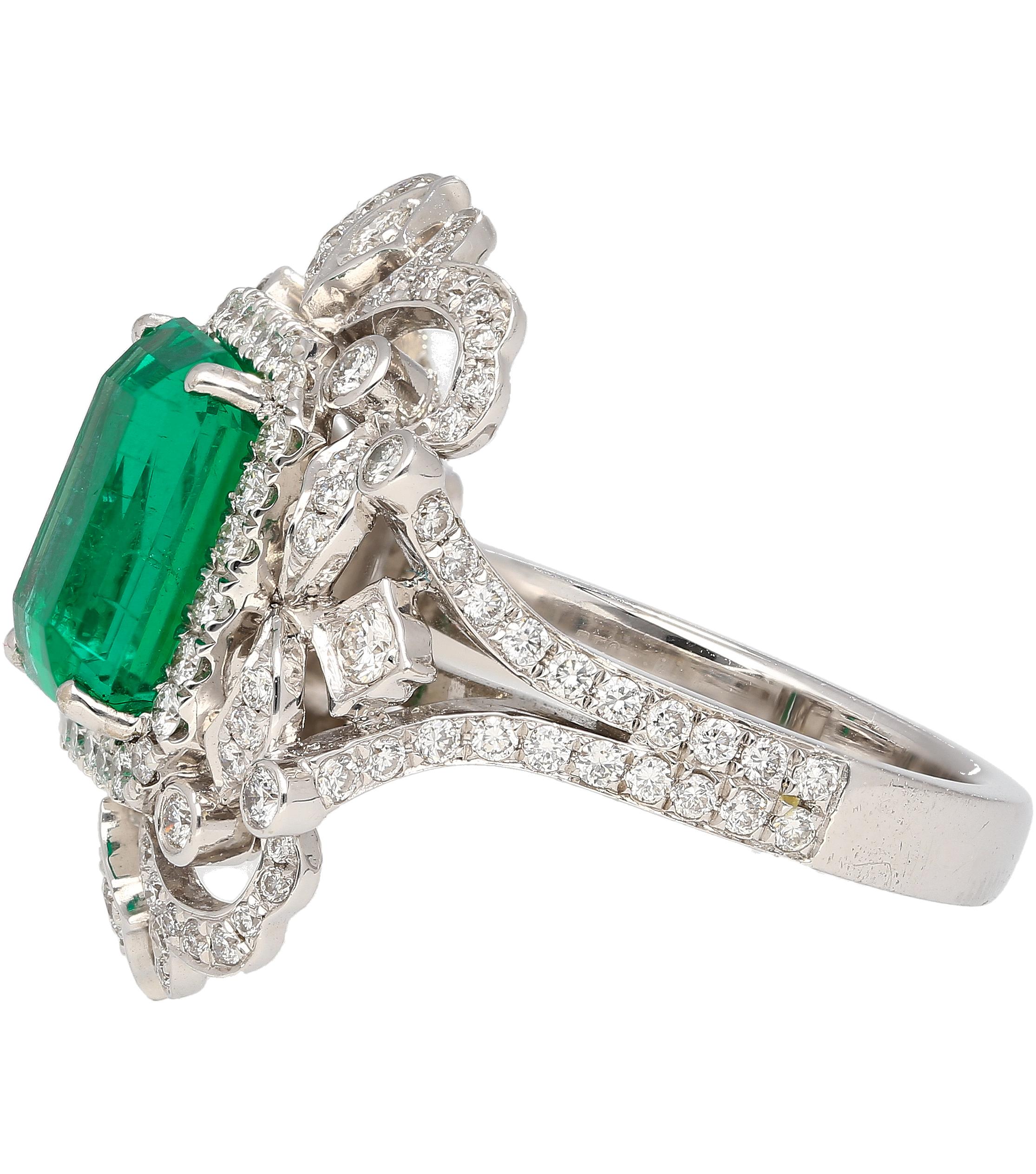 GIA Certified 3.75 Carat Colombian Emerald in 18k White Gold Art Deco Ring For Sale 1