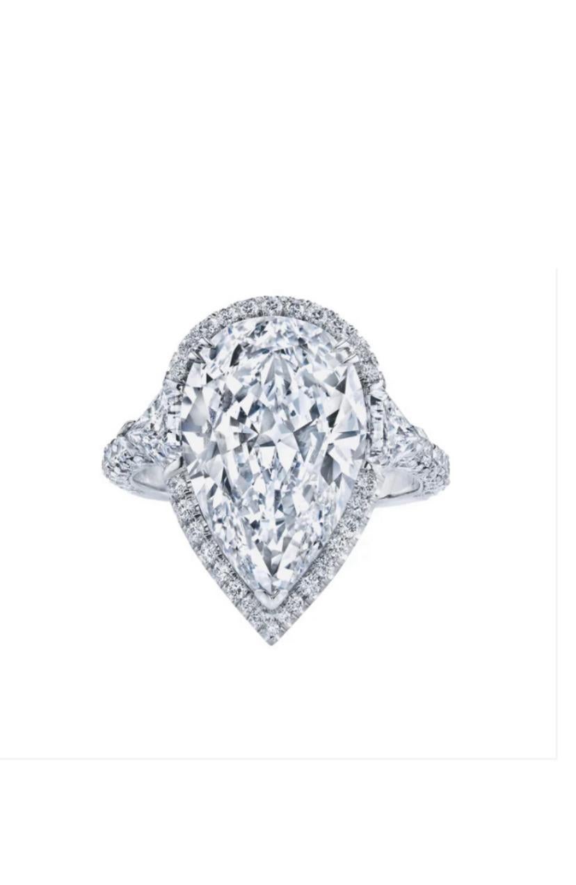 An exquisite Diamond solitaire ring, in a contemporary design, so elegant and refined style.
Elevate your timeless of beauty and add a touch of light and sophistication on your look.
Magnificent solitaire ring come in 18k gold with a lustrous GIA