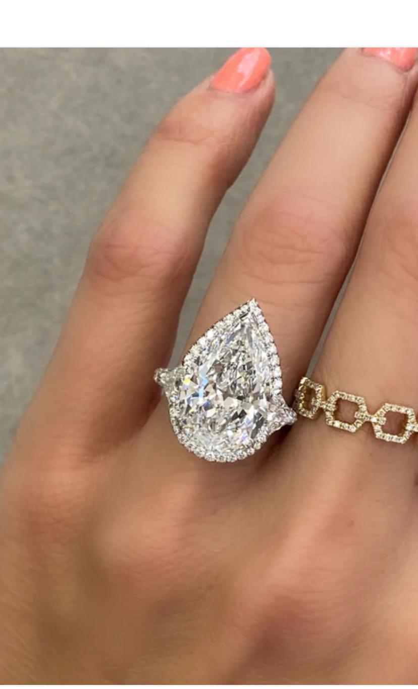 GIA Certified 3.75 Carats F/VS1 Pear Shape Diamond 18K Gold Solitaire Ring (Tropfenschliff) im Angebot