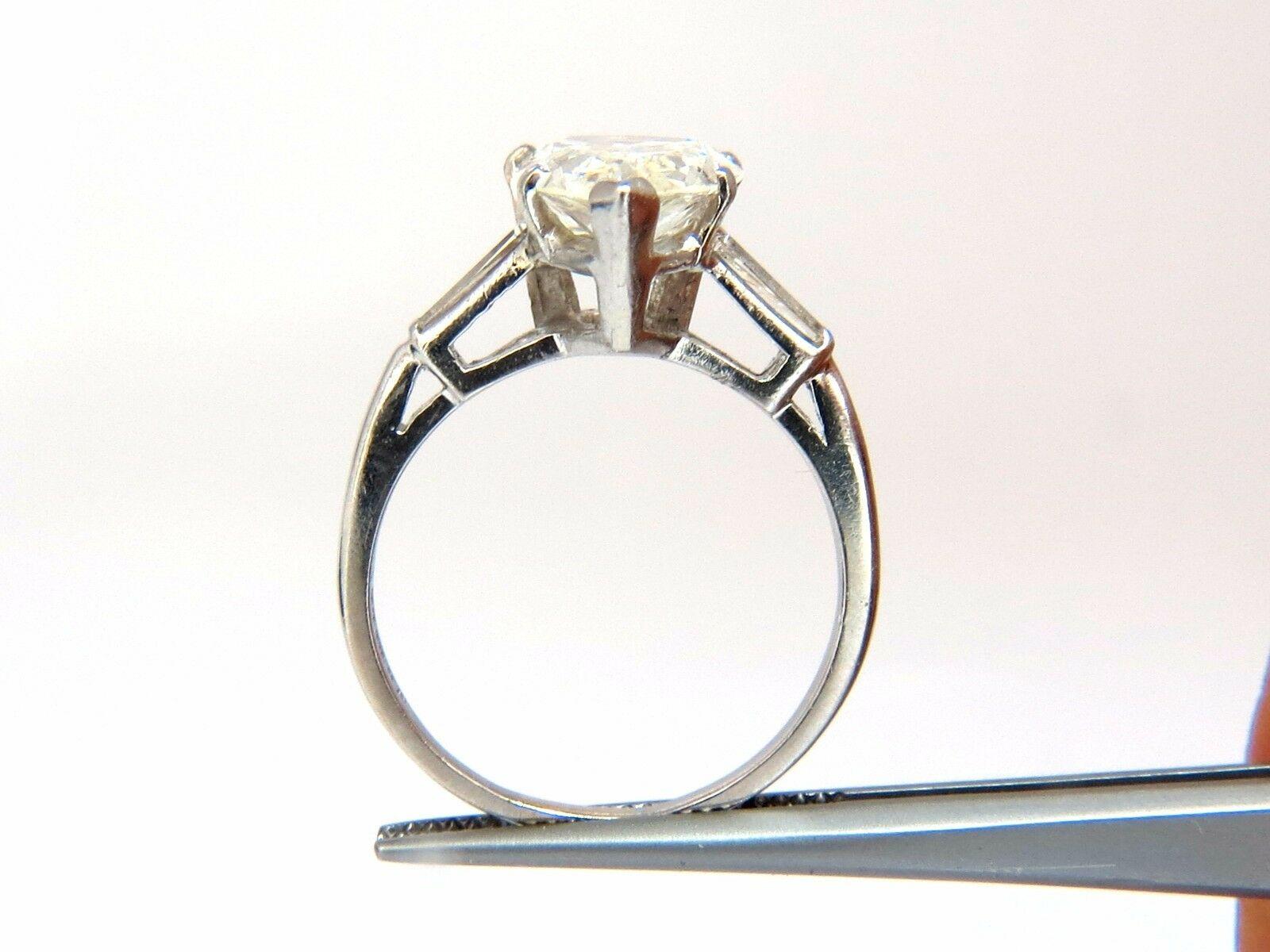 Bague de fiançailles classique en platine avec diamant en forme de poire de 3,77 carats certifié par le GIA en vente 5