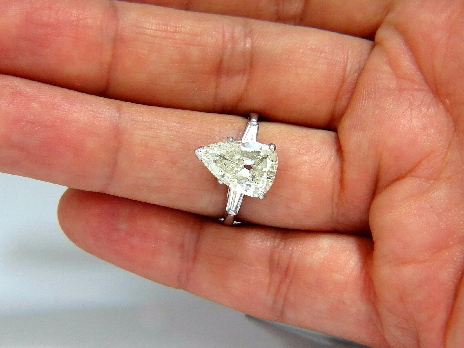 Bague de fiançailles classique en platine avec diamant en forme de poire de 3,77 carats certifié par le GIA en vente 6
