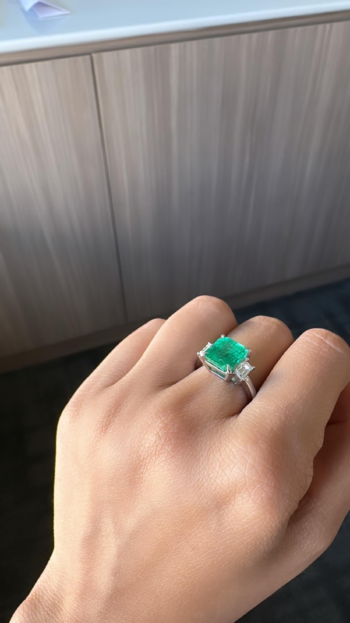 GIA Certified 3.78 Carat Columbian Emerald & Diamonds Engagement Ring In New Condition In Hong Kong, HK