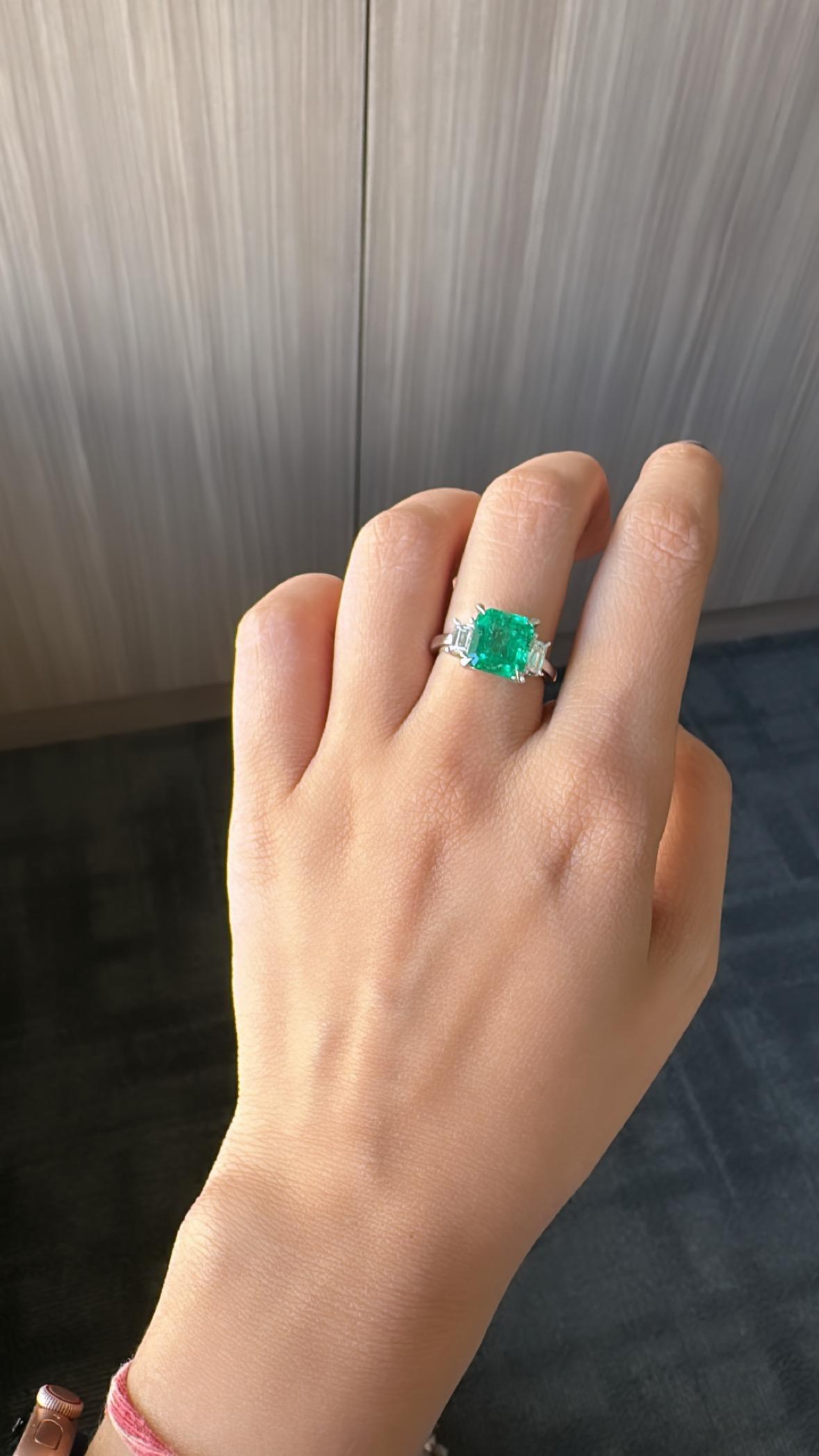 Women's or Men's GIA Certified 3.78 Carat Columbian Emerald & Diamonds Engagement Ring