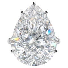 Anello con diamante a forma di pera da 38 carati certificato GIA