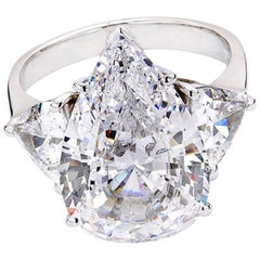 Anello in platino con diamante taglio pera certificato GIA da 4.65 carati