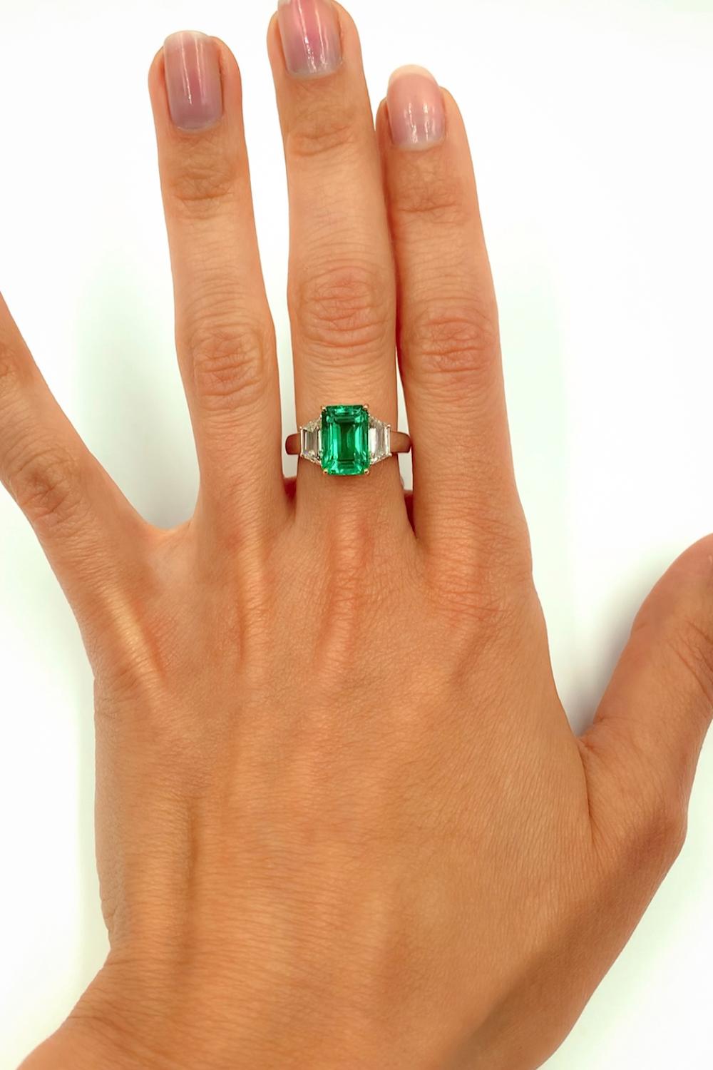 GIA Certified 3.84 Carat Natural Colombian Emerald and Diamond 18K Gold Ring For Sale 2