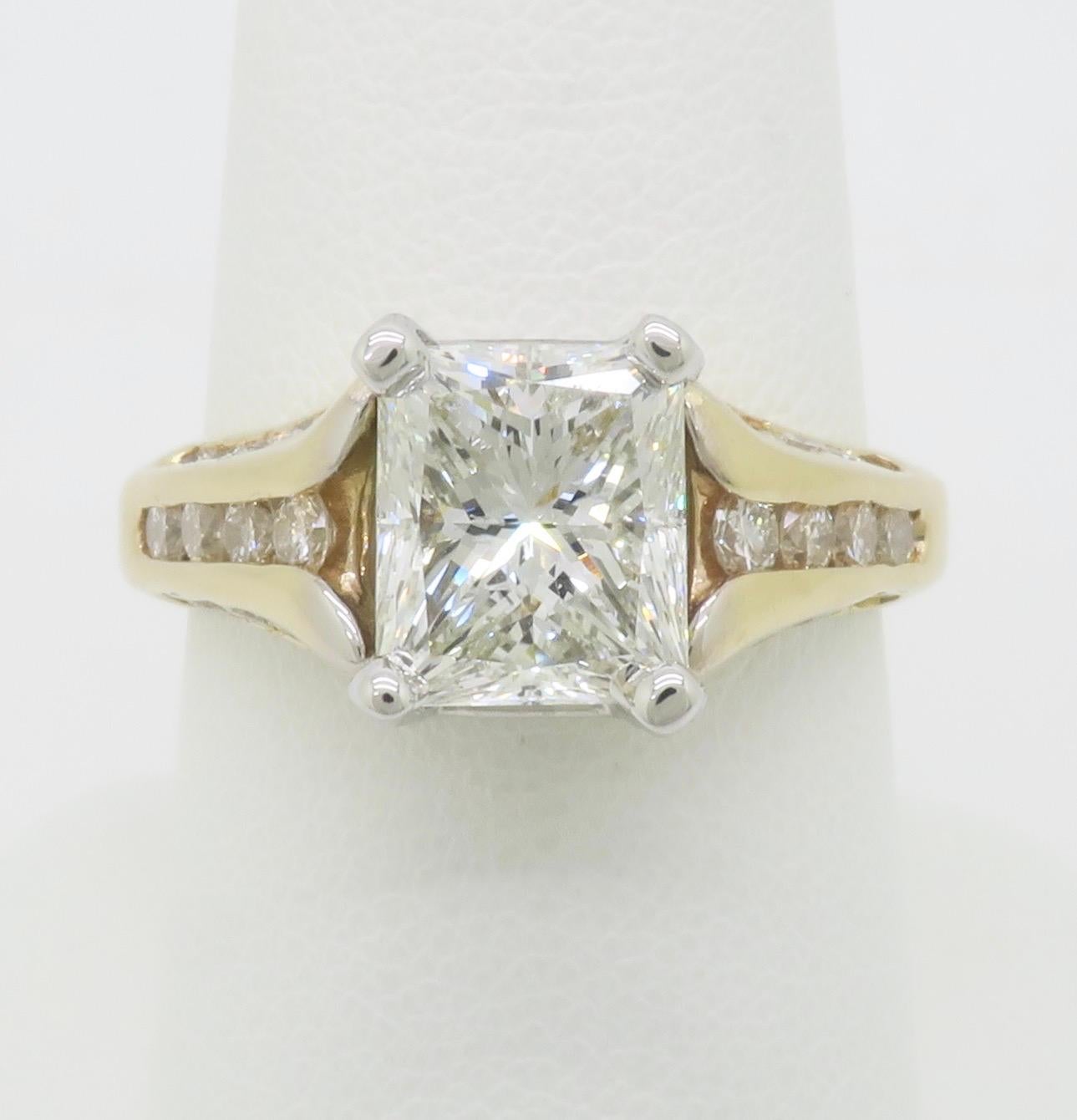 GIA zertifiziert 3,87CTW Prinzessinnenschliff Diamant Ring in Gelbgold gefertigt (Carréschliff) im Angebot