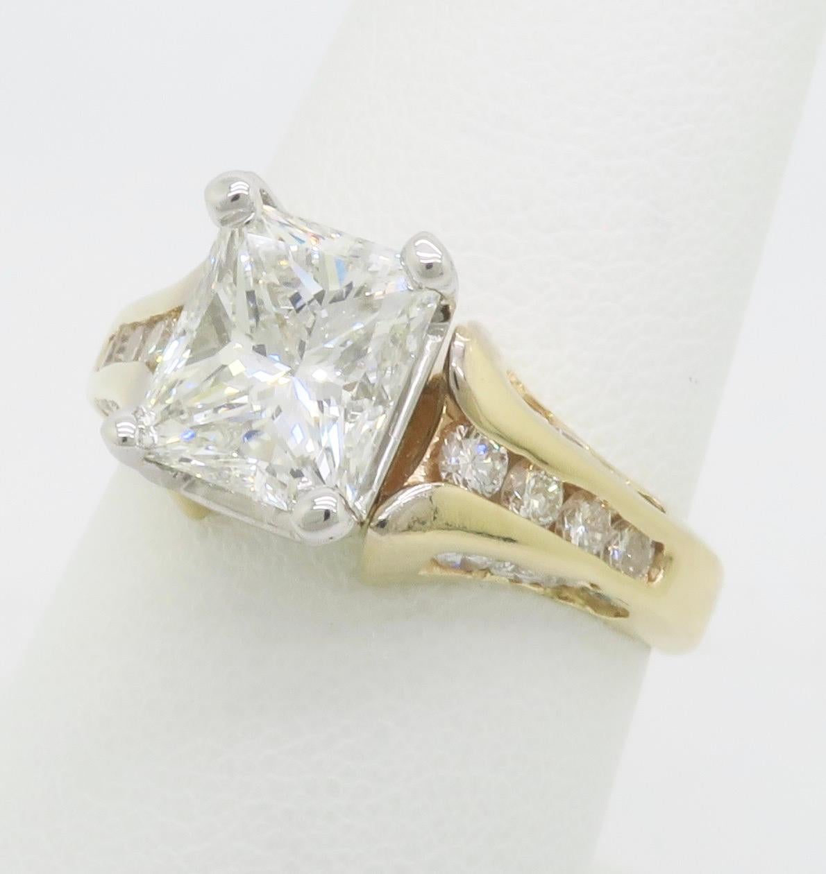 GIA zertifiziert 3,87CTW Prinzessinnenschliff Diamant Ring in Gelbgold gefertigt im Zustand „Hervorragend“ im Angebot in Webster, NY