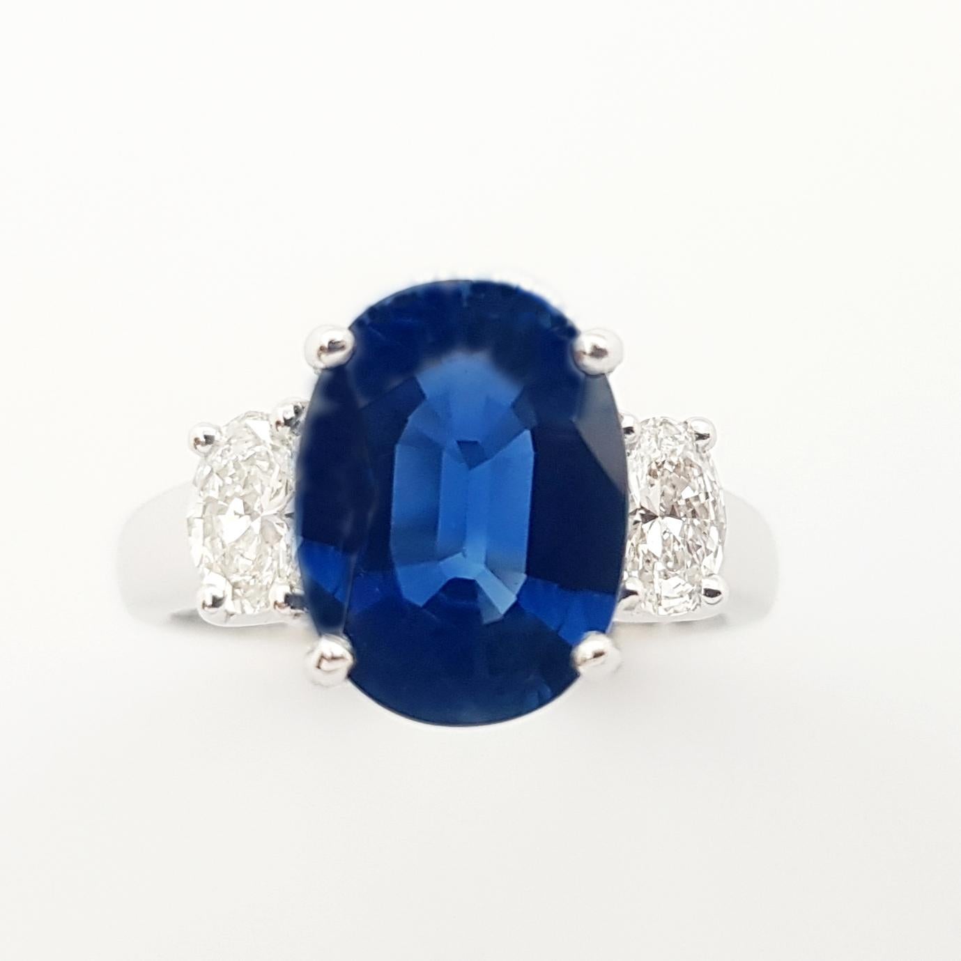 GIA Certified 3.89 cts Blue Sapphire with Diamond Ring set in Platinum 950  For Sale 2