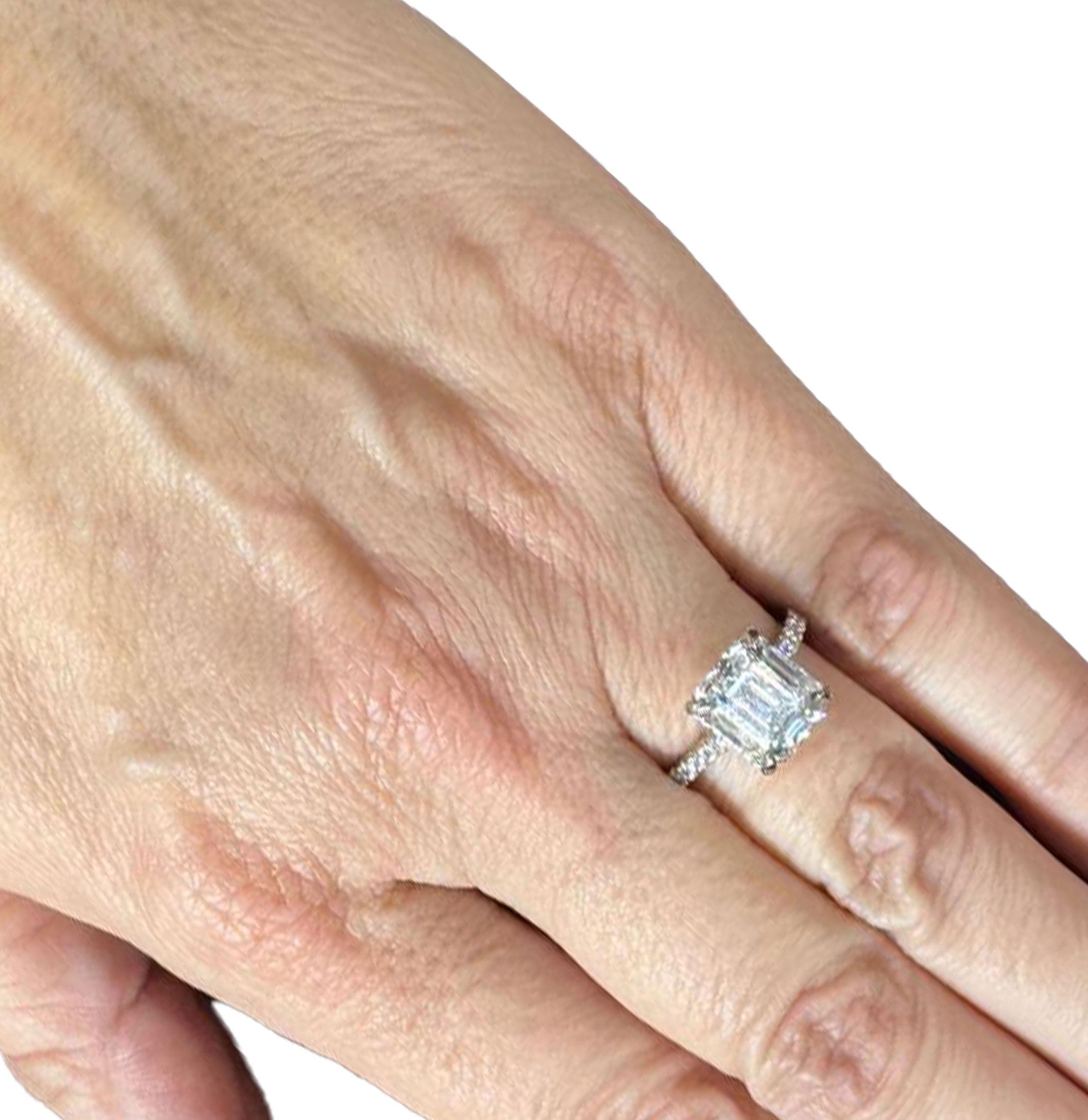 GIA Certified 3.92 Carat Emerald Cut Diamond Engagement Ring (Smaragdschliff) im Angebot