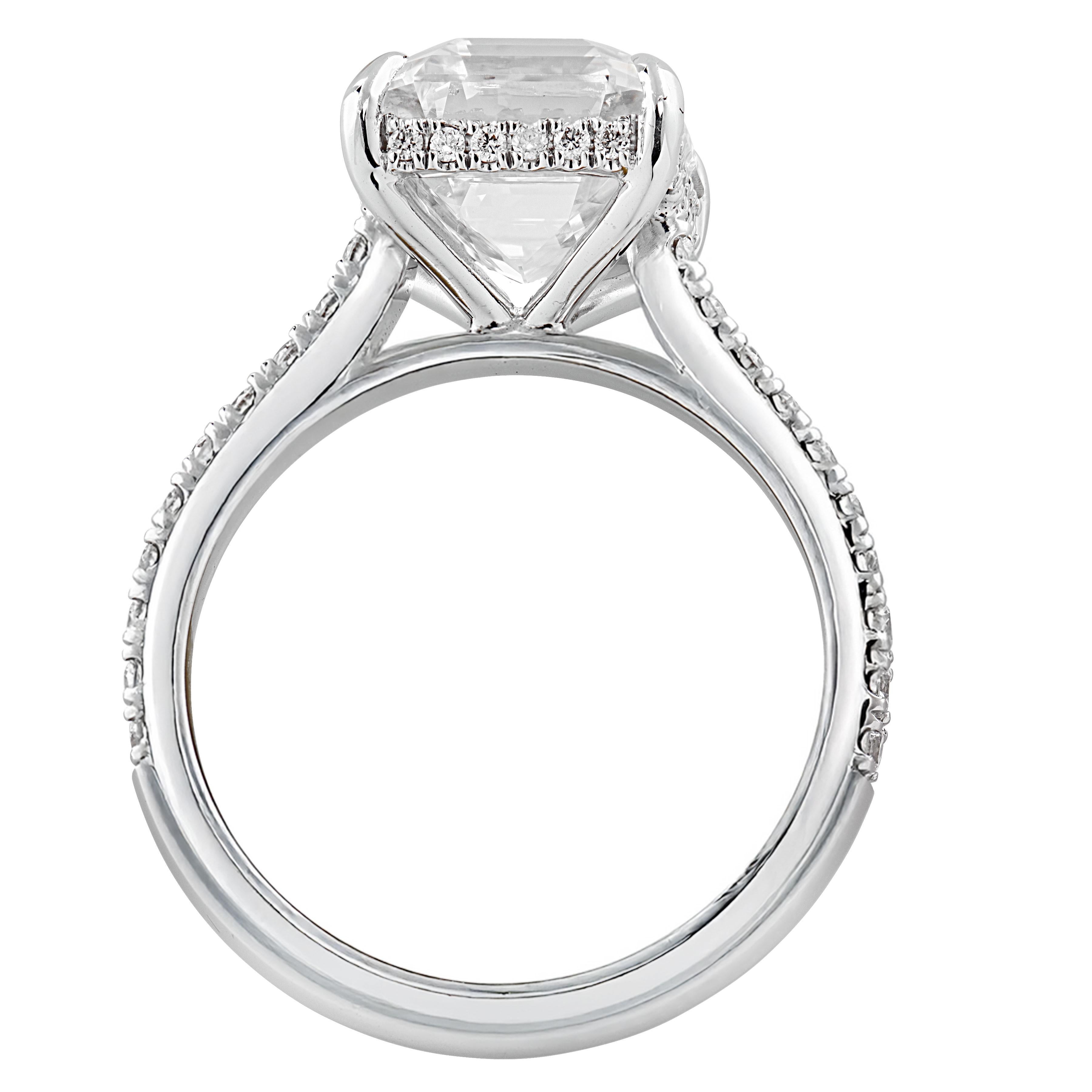 GIA Certified 3.92 Carat Emerald Cut Diamond Engagement Ring Damen im Angebot