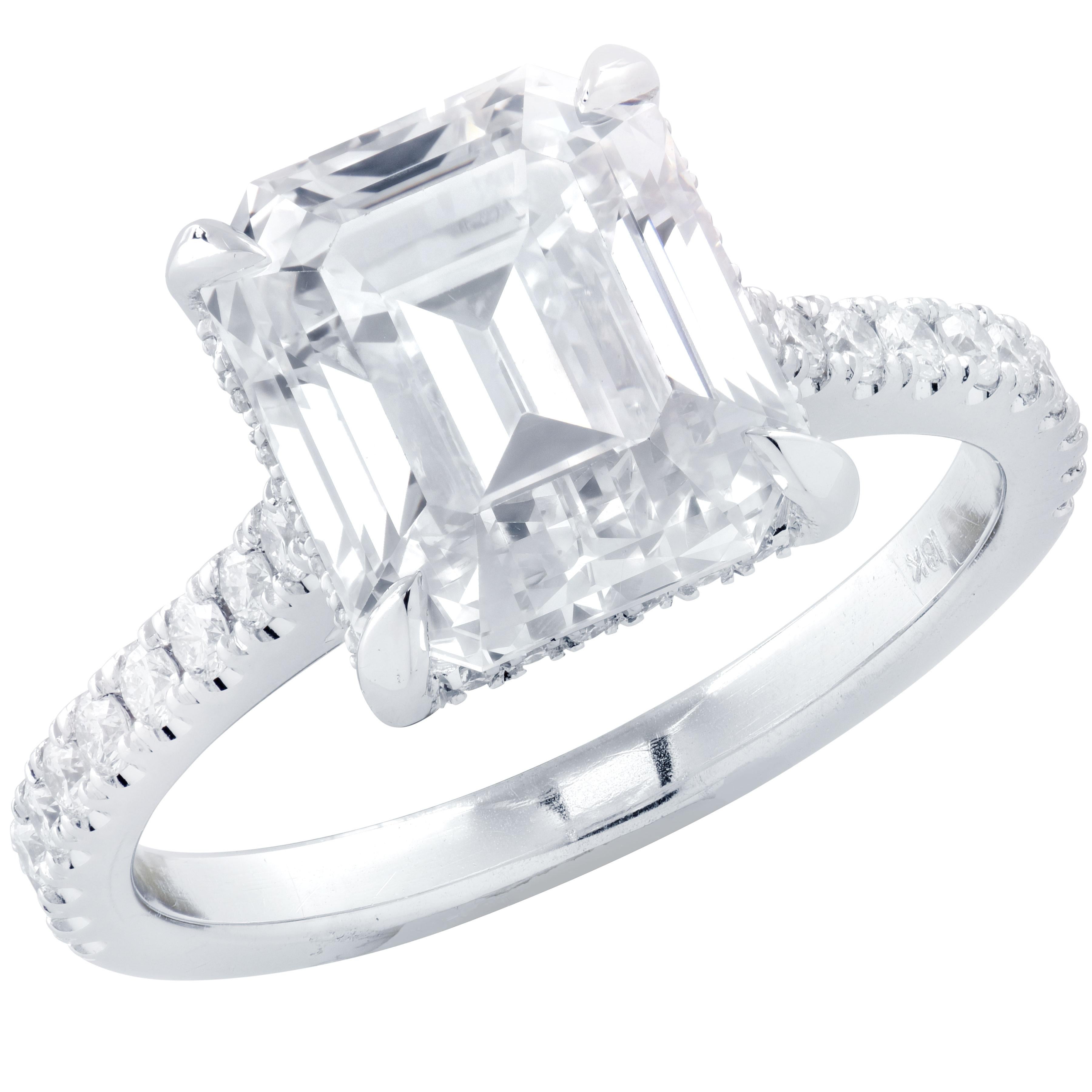 GIA Certified 3.92 Carat Emerald Cut Diamond Engagement Ring im Angebot 2