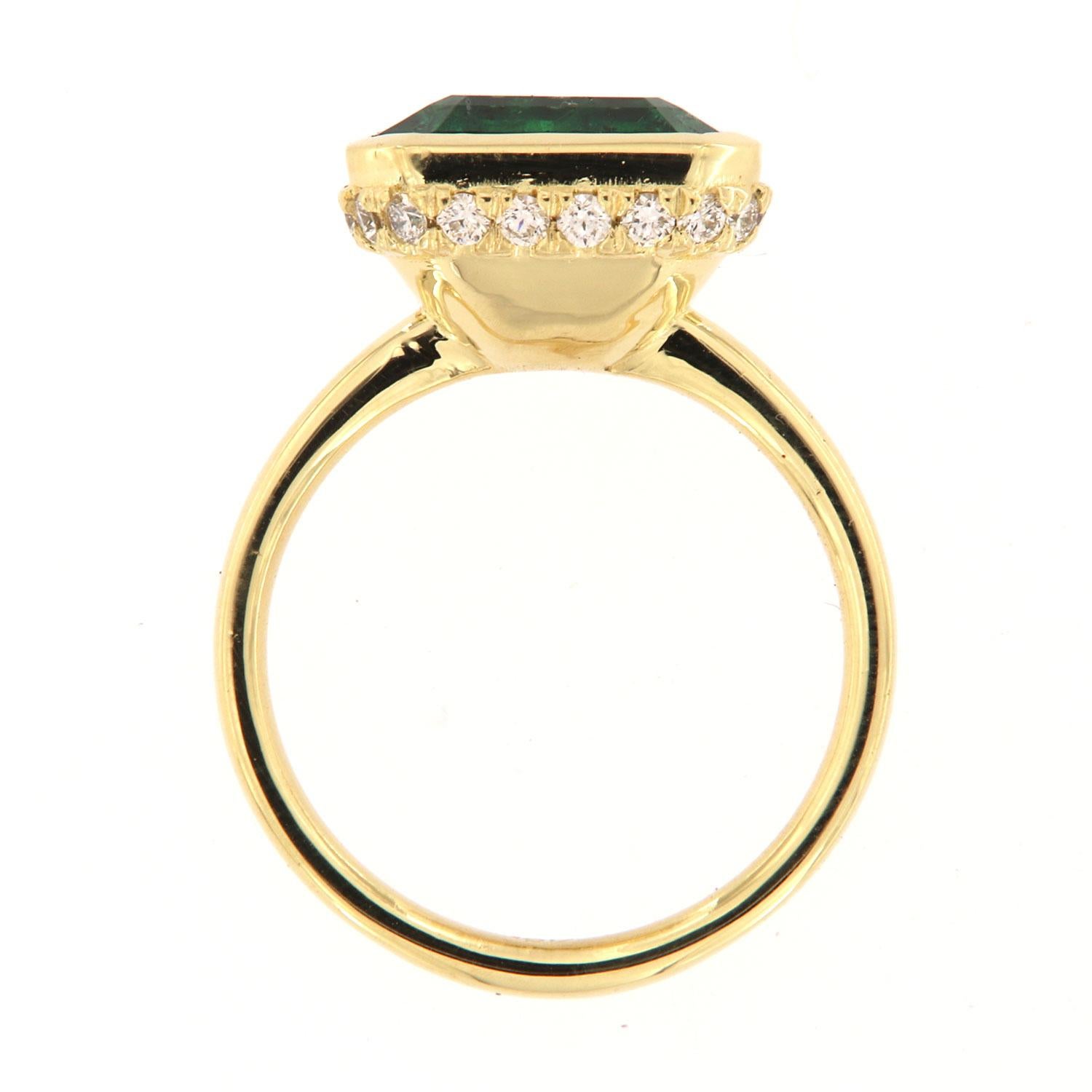 green emerald bezel ring