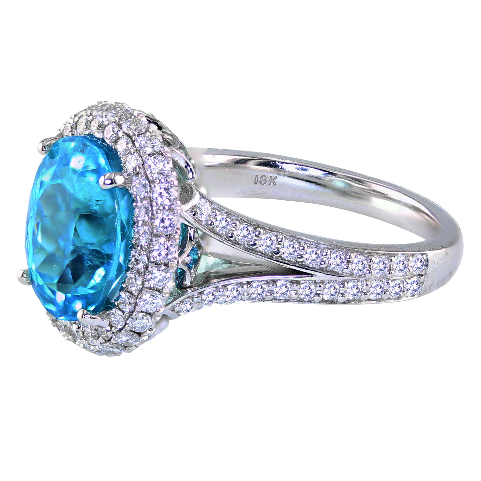 This PARAIBA TOURMALINE PRINCESS RING holds a GIA Certified 3.95 carat Oval Brazilian Paraiba Tourmaline. Embellished with Paraiba Melee set in a kite gallery, surrounded by 0.90 carat diamonds.

Set in a split shank in 18k. 

Feel like an elegant