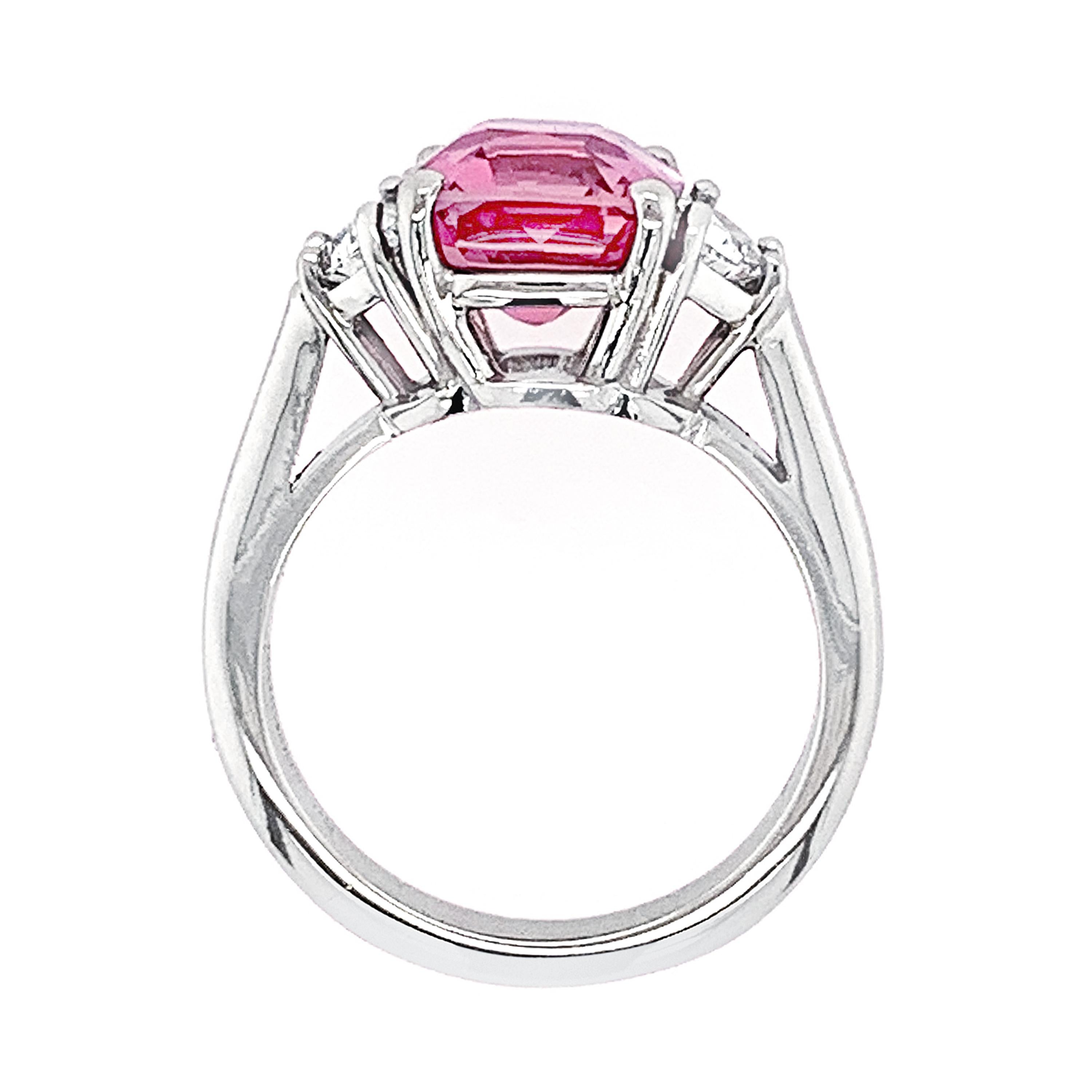 GIA-zertifizierter 3,95 Karat natürlicher rosa Saphir Ring aus Platin im Zustand „Hervorragend“ im Angebot in Palm Beach, FL