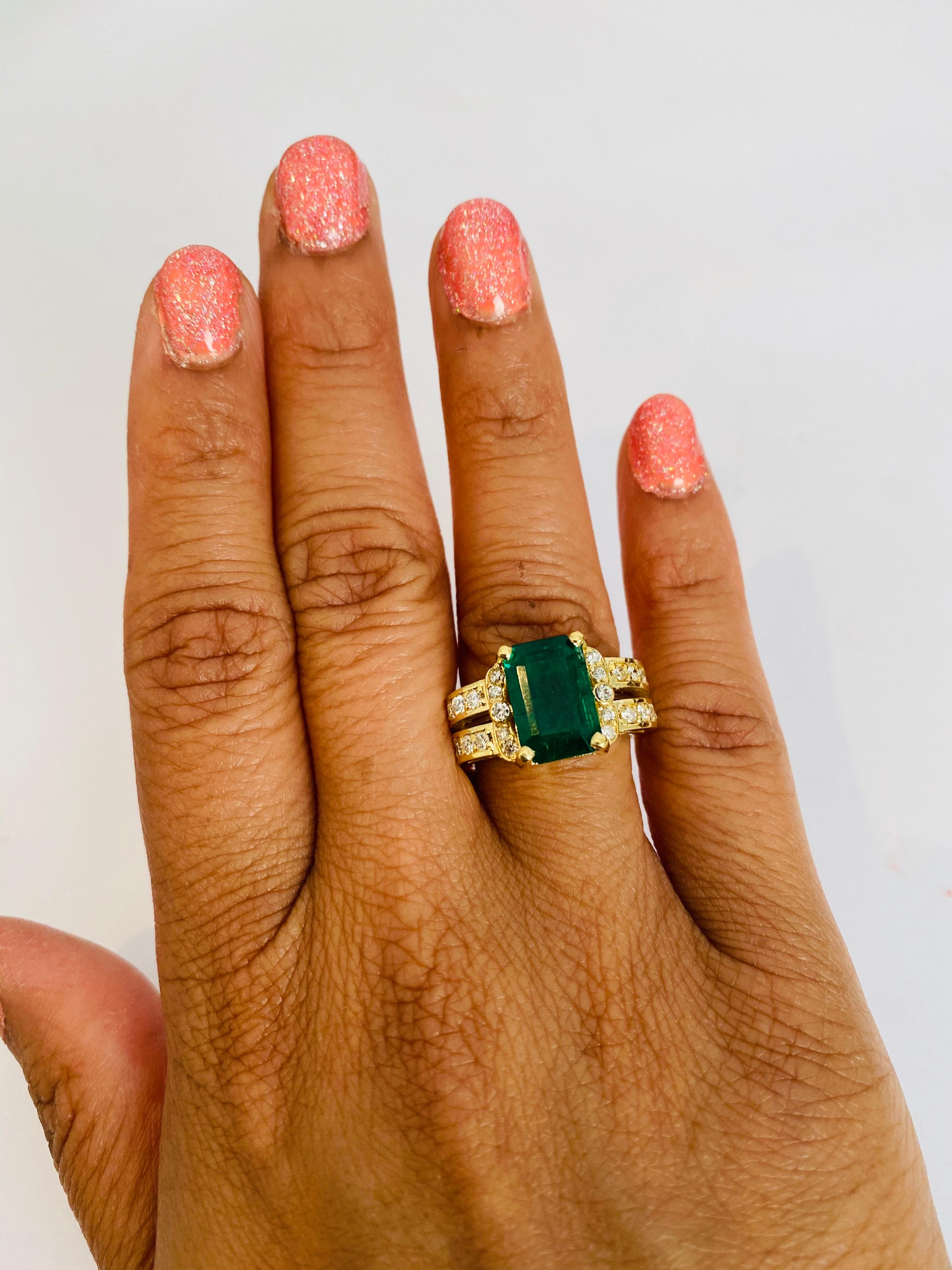 Bague de fiançailles en or jaune 18 carats certifiée GIA avec diamant émeraude de 3,96 carats Neuf - En vente à Los Angeles, CA