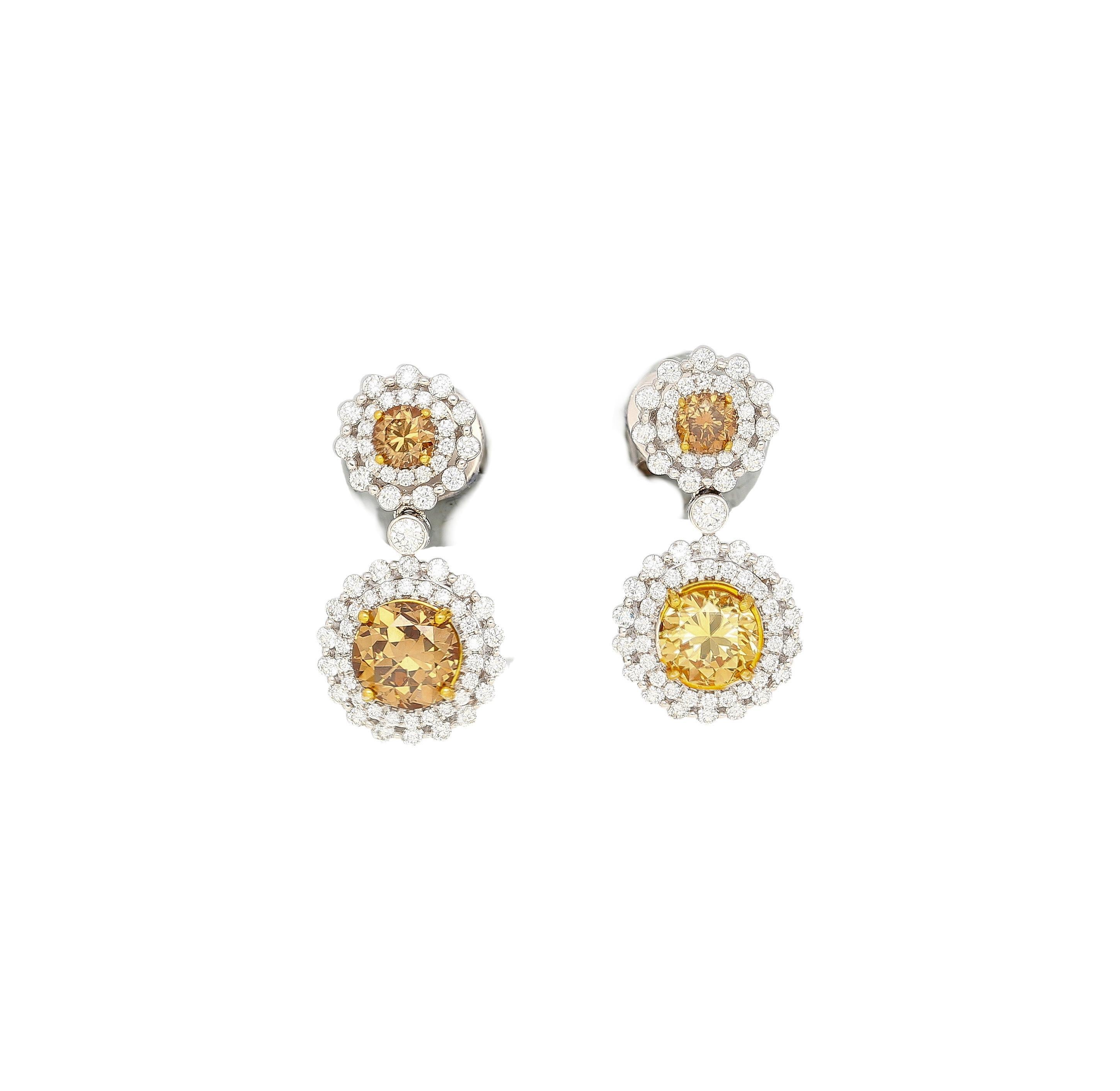 Taille ronde Boucles d'oreilles pendantes en diamant certifié GIA de 3,96 carats de forme ronde et de couleur brun à jaune en vente