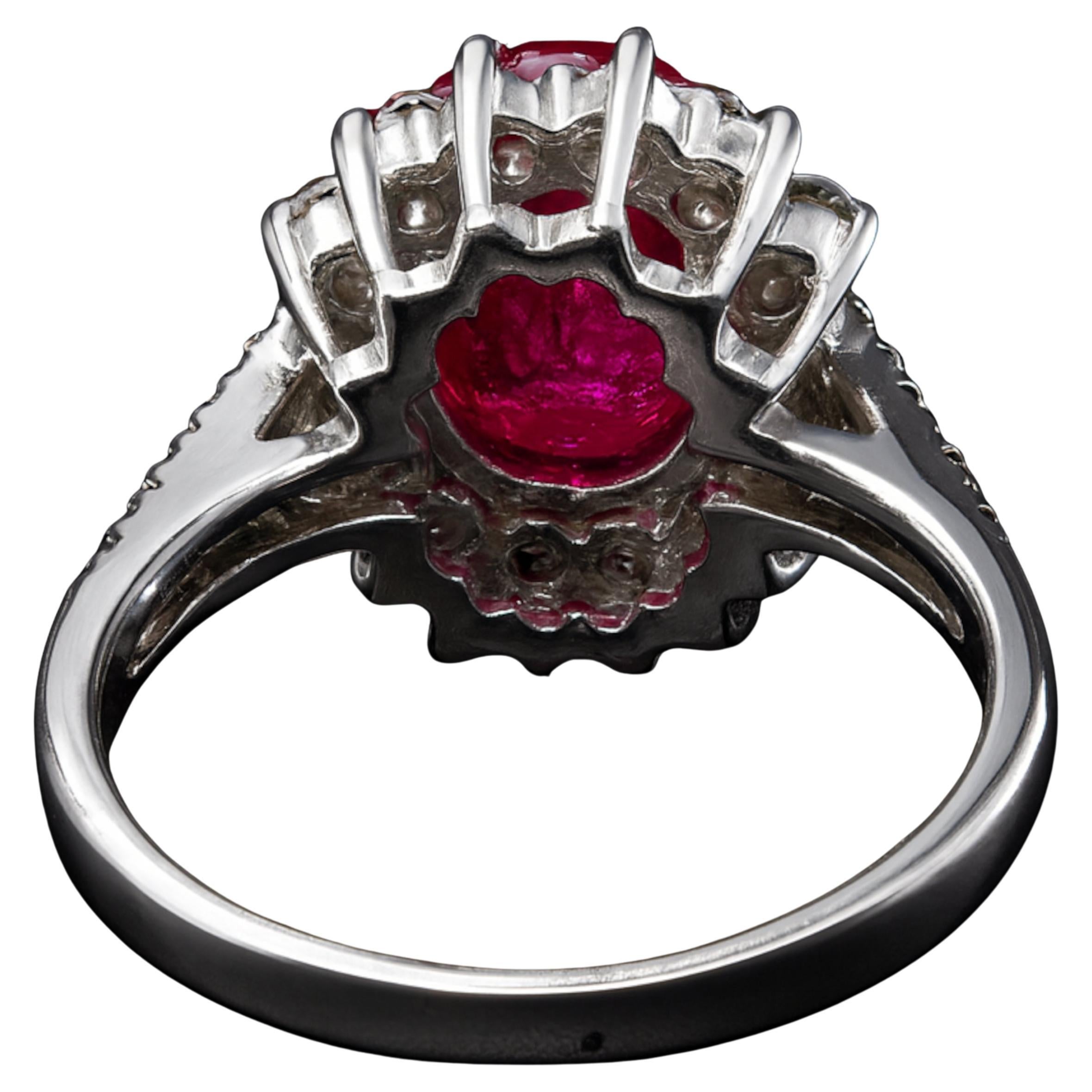GIA zertifiziert 3,97 Karat natürlichen Burma Rubin und Diamant Halo Ring in 18K Weißgold

Ein auffälliger Cocktailring mit einem zertifizierten natürlichen Rubin burmesischen Ursprungs von 3,97 Karat. Dieser leuchtend rote Rubin ist oval