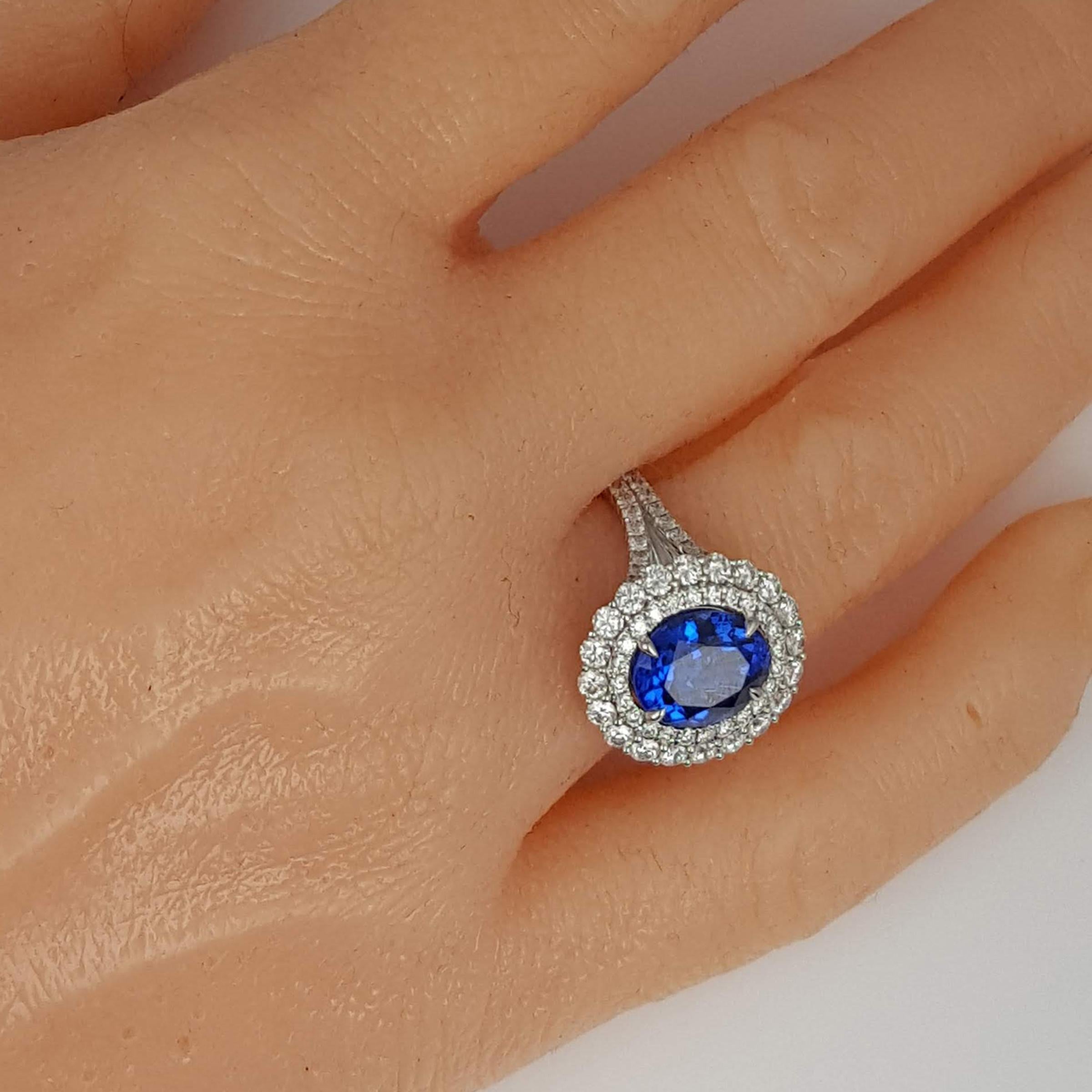 Bague halo de tanzanite taille ovale de 3,97 carats et diamants certifiés GIA, réf.632 en vente 1