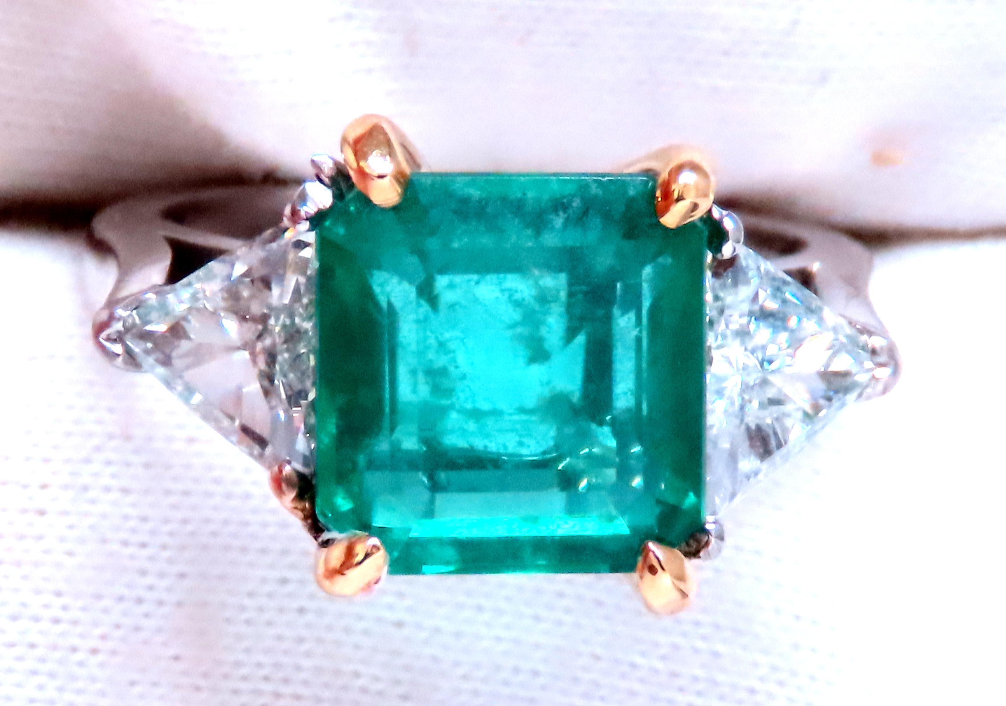 GIA Certified 3.97ct Natural Emerald (F1) Trillants Diamond Ring Platinum 12414 In New Condition For Sale In New York, NY