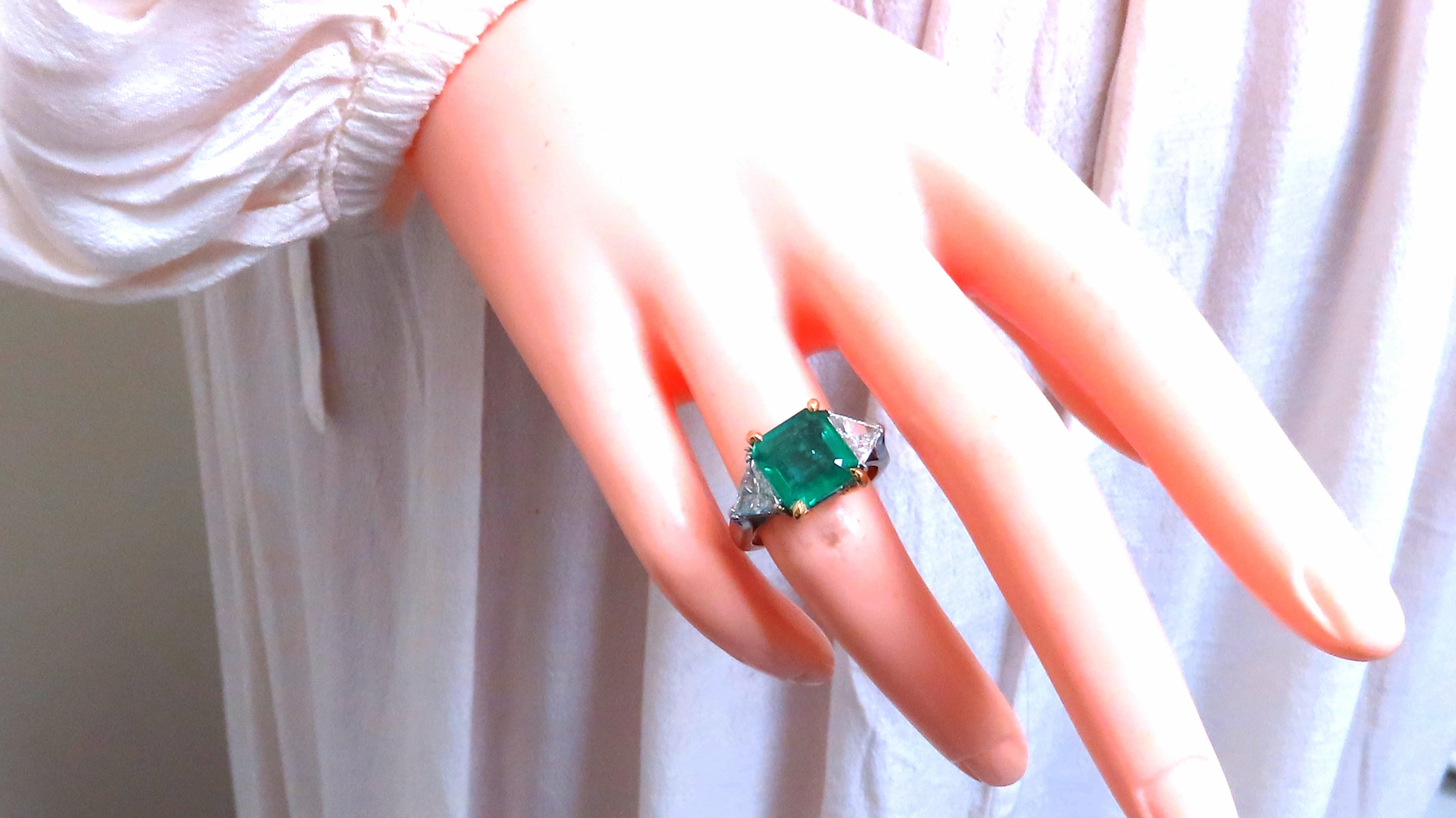 GIA Certified 3.97ct Natural Emerald (F1) Trillants Diamond Ring Platinum 12414 For Sale 2