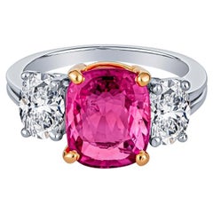 GIA-zertifizierter 3,98 Karat Ring mit natürlichem Padparadscha-Saphir im Kissenschliff