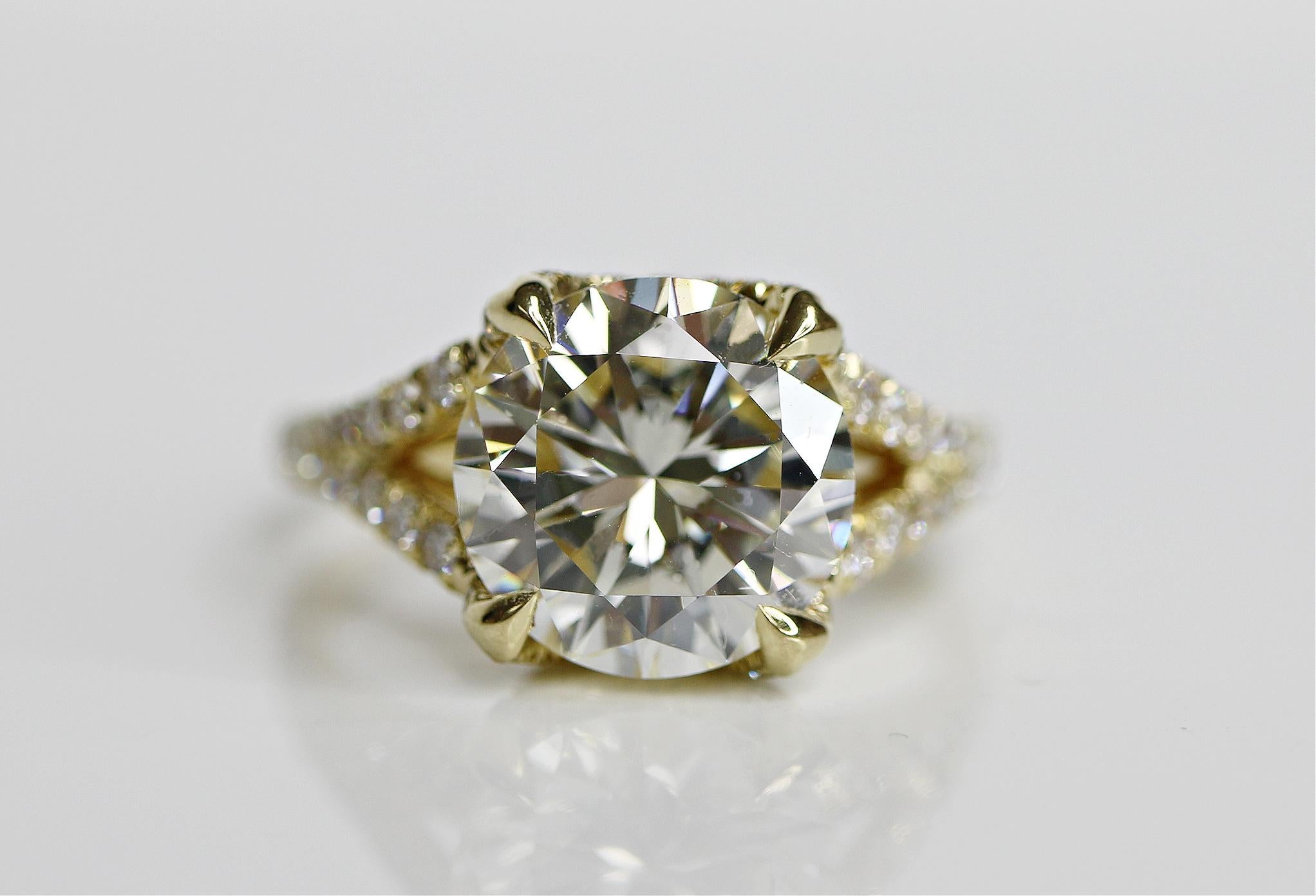 Women's GIA Certified 3.98 Carat, Round Brilliant Diamond Halo Ring
