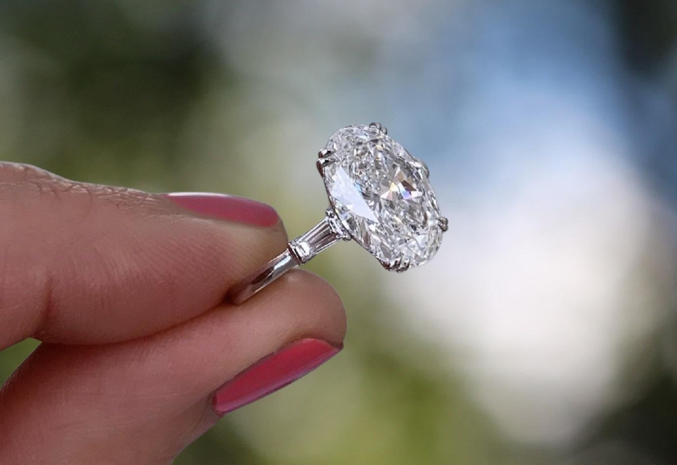 Taille ovale Bague en diamants baguettes ovales de 3 carats certifiés GIA en vente