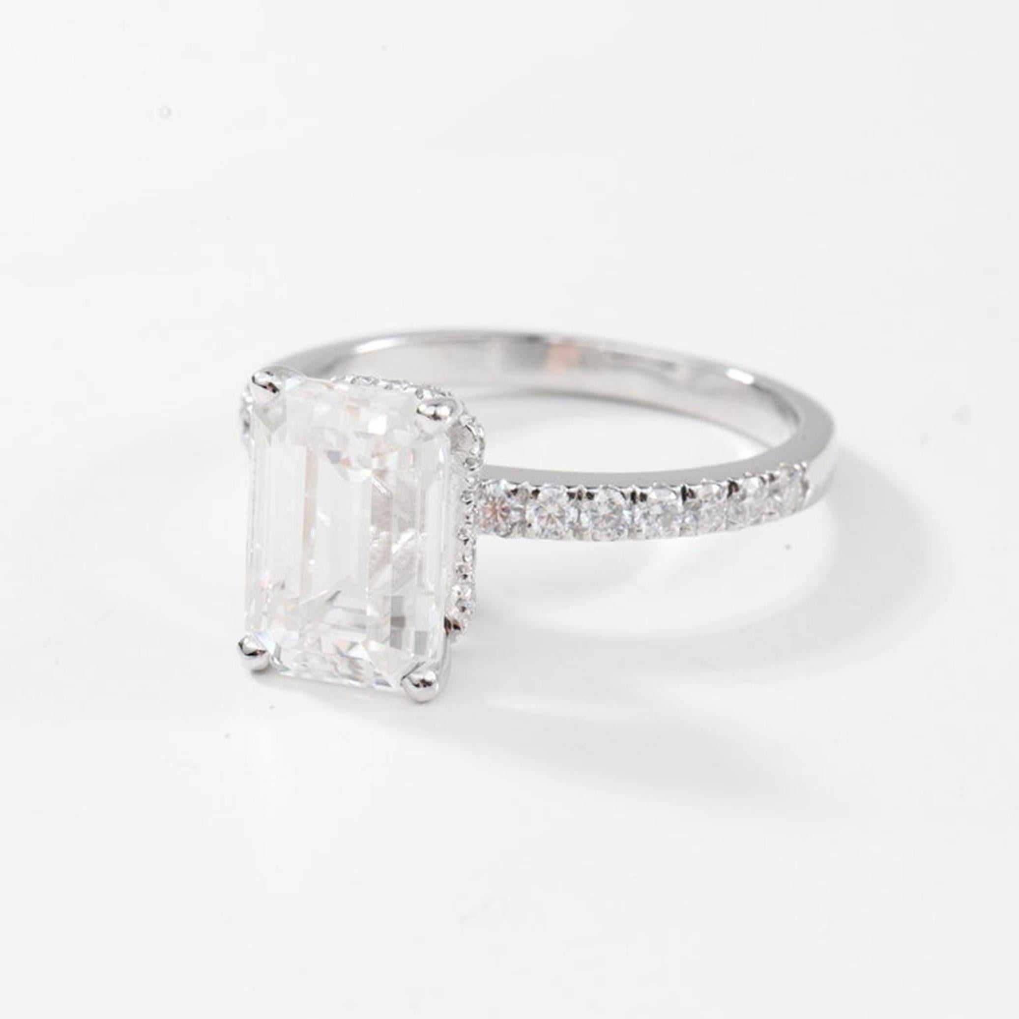 Bague en or blanc 18 carats avec diamant émeraude de 3 carats certifié par la GIA - Grandeur Art Déco en vente 4