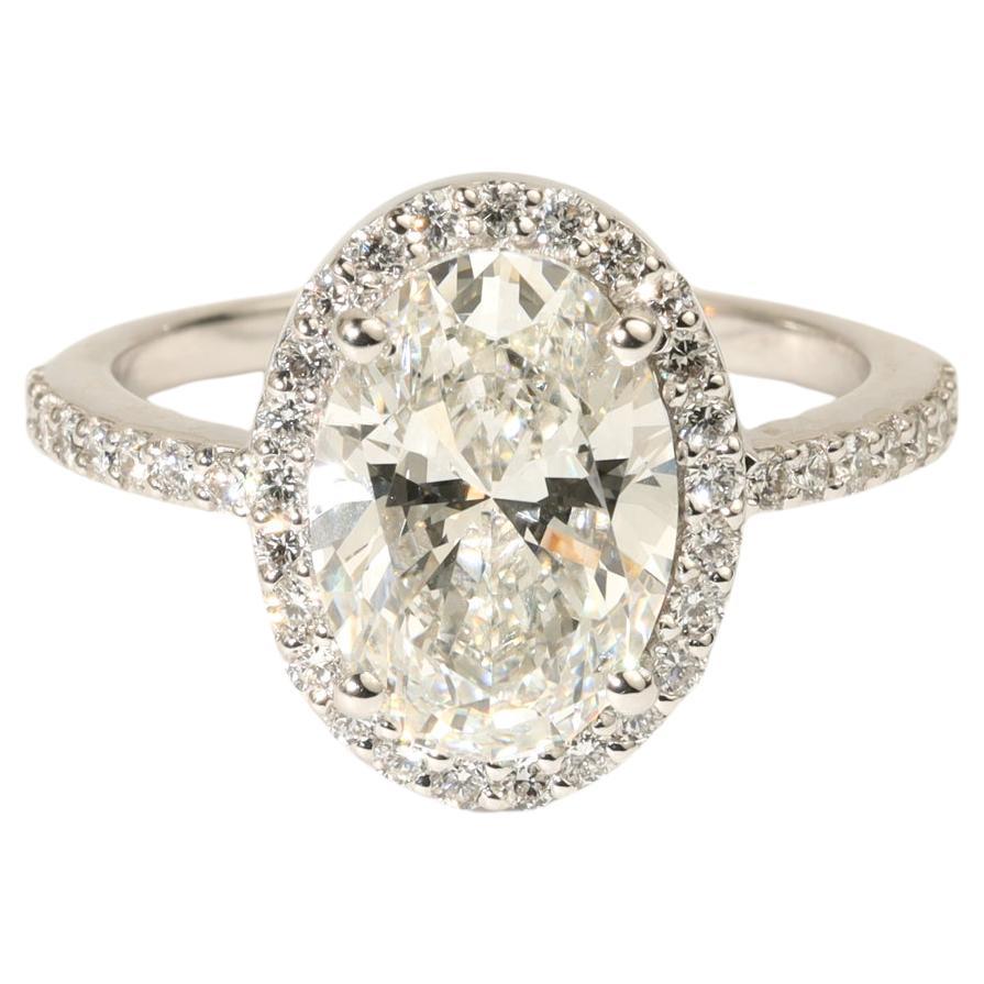 Bague de fiançailles en or blanc 18 carats avec halo de diamants ovales de 3 ct certifiés par la GIA