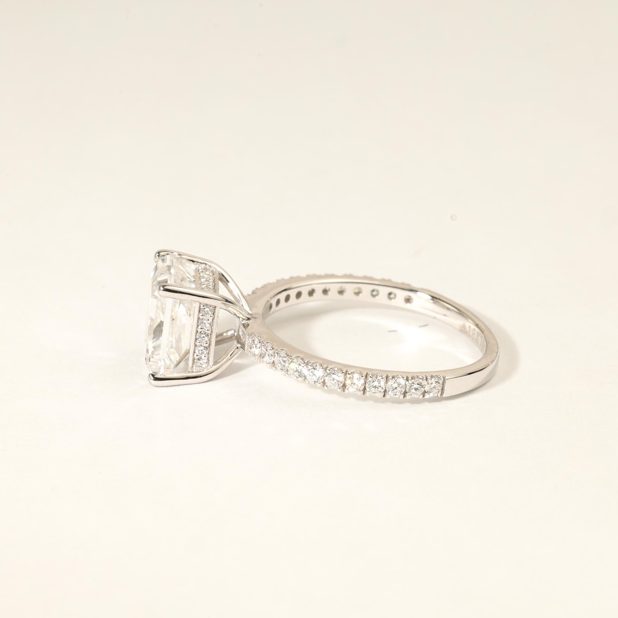 Anillo de compromiso con halo oculto de diamantes talla princesa certificado GIA de 3 ct en oro de 18 quilates Art Decó en venta