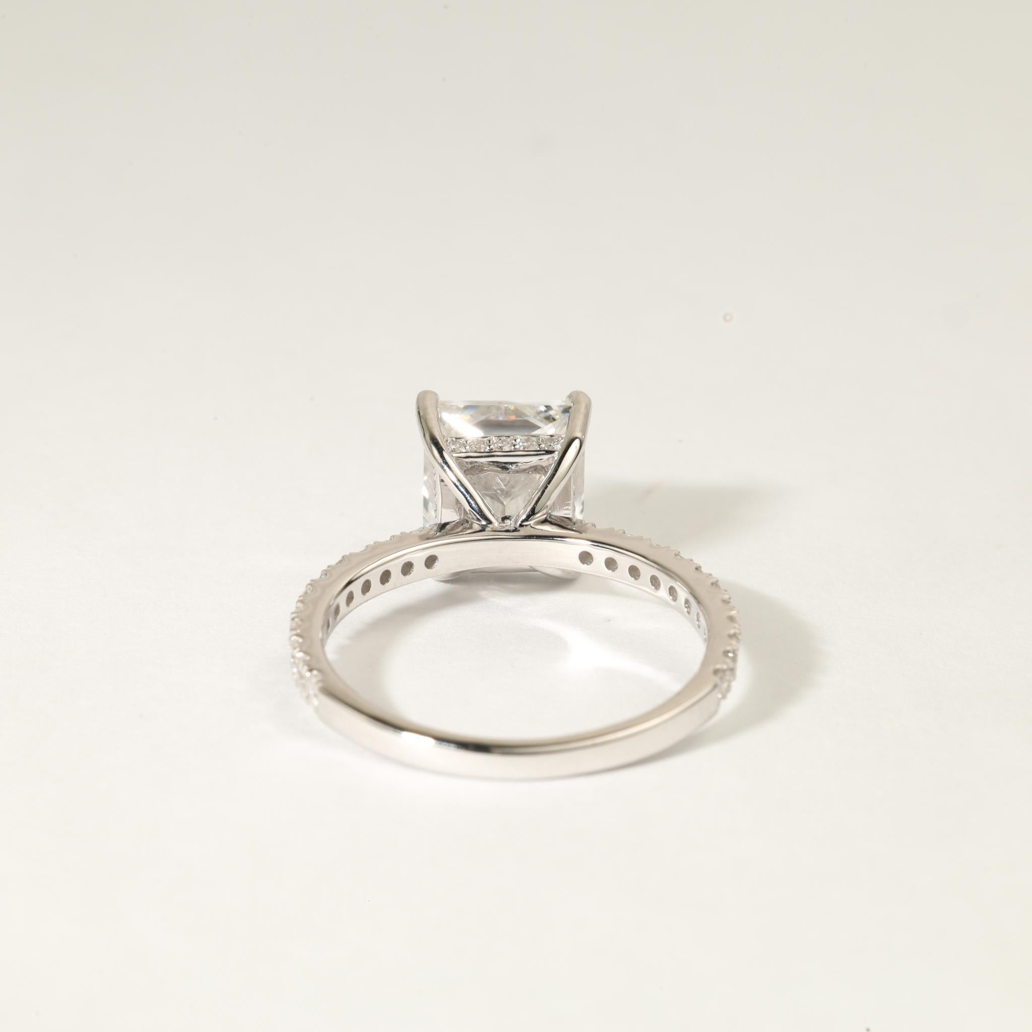 Anillo de compromiso con halo oculto de diamantes talla princesa certificado GIA de 3 ct en oro de 18 quilates Corte princesa en venta