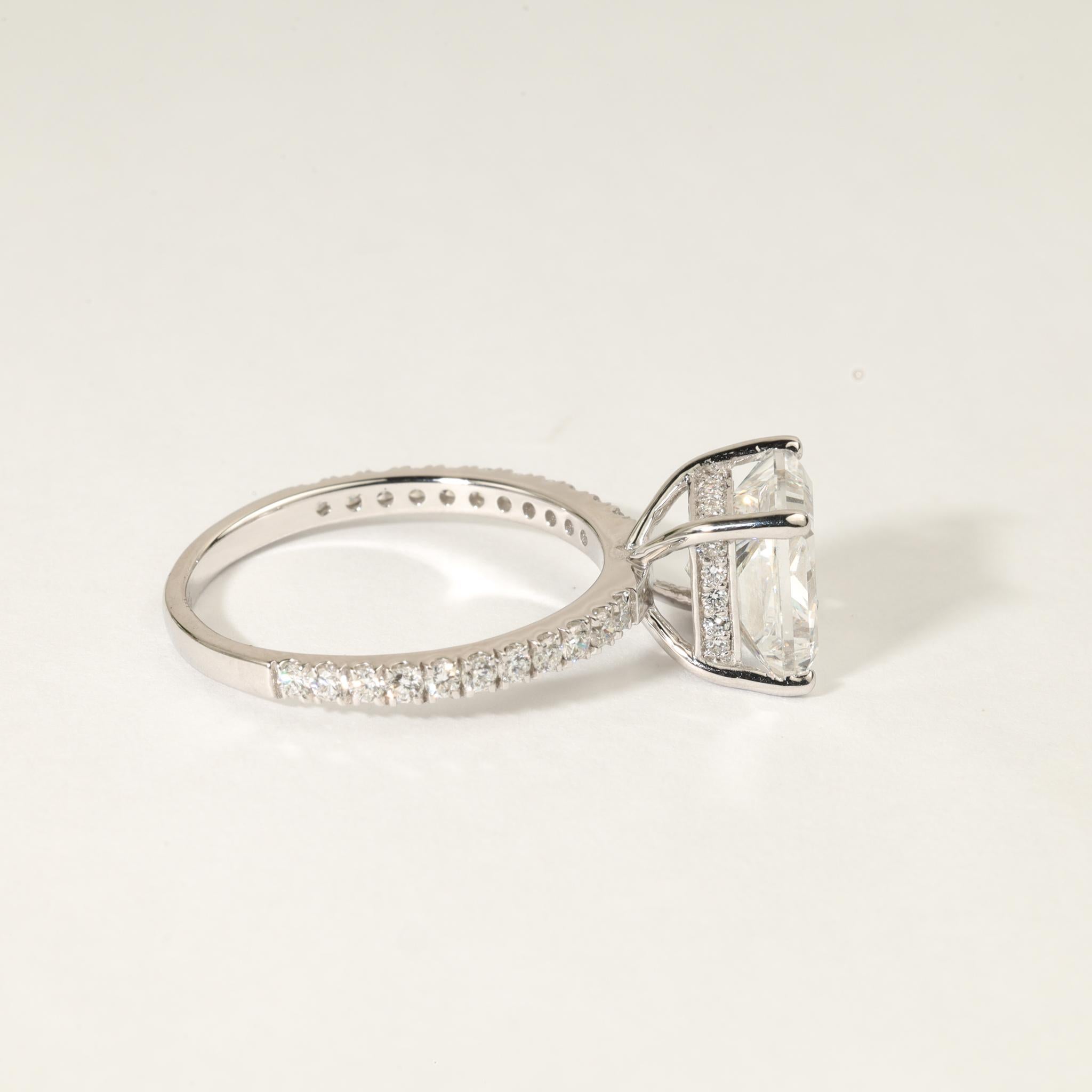 Anillo de compromiso con halo oculto de diamantes talla princesa certificado GIA de 3 ct en oro de 18 quilates en Nuevo estado para la venta en Jaipur, RJ
