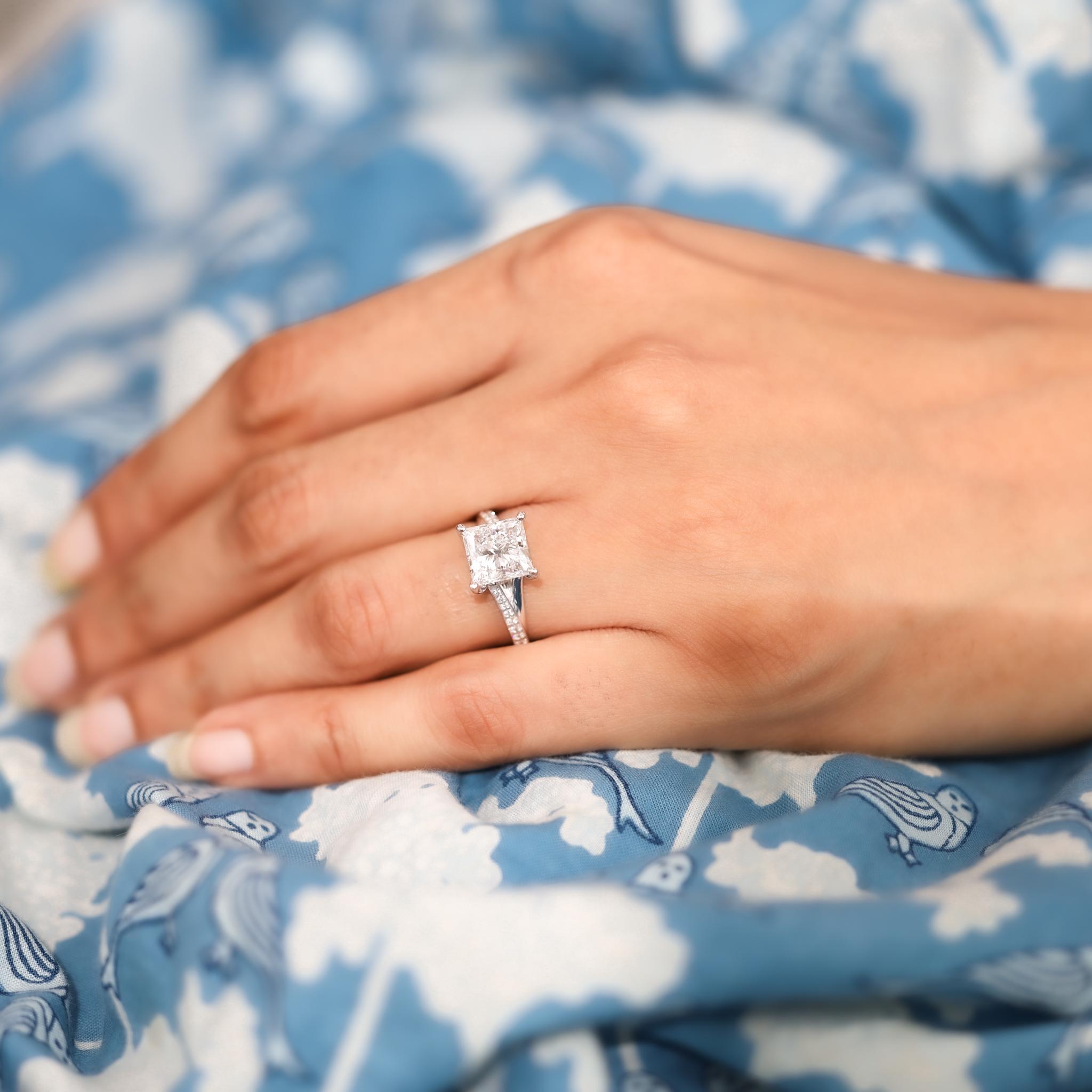 GIA-zertifizierte 3ct Princess-Cut Diamant Solitär Verlobungsring in 18K Gold im Angebot 4