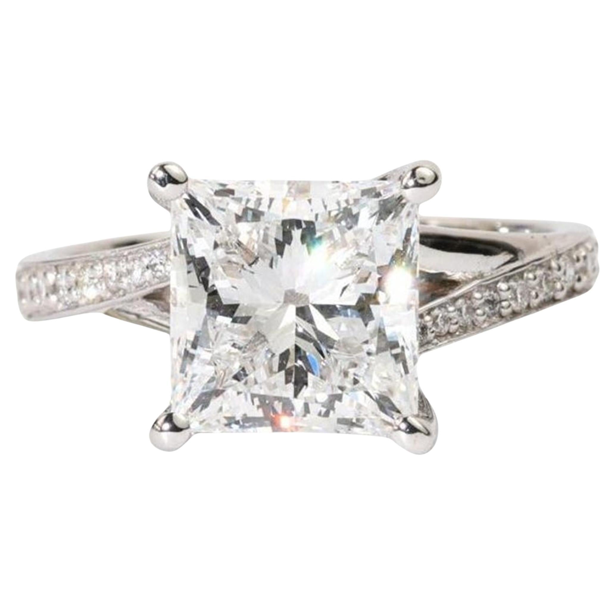 Anillo de compromiso solitario con diamante talla princesa certificado por el GIA de 3 ct en oro de 18 quilates