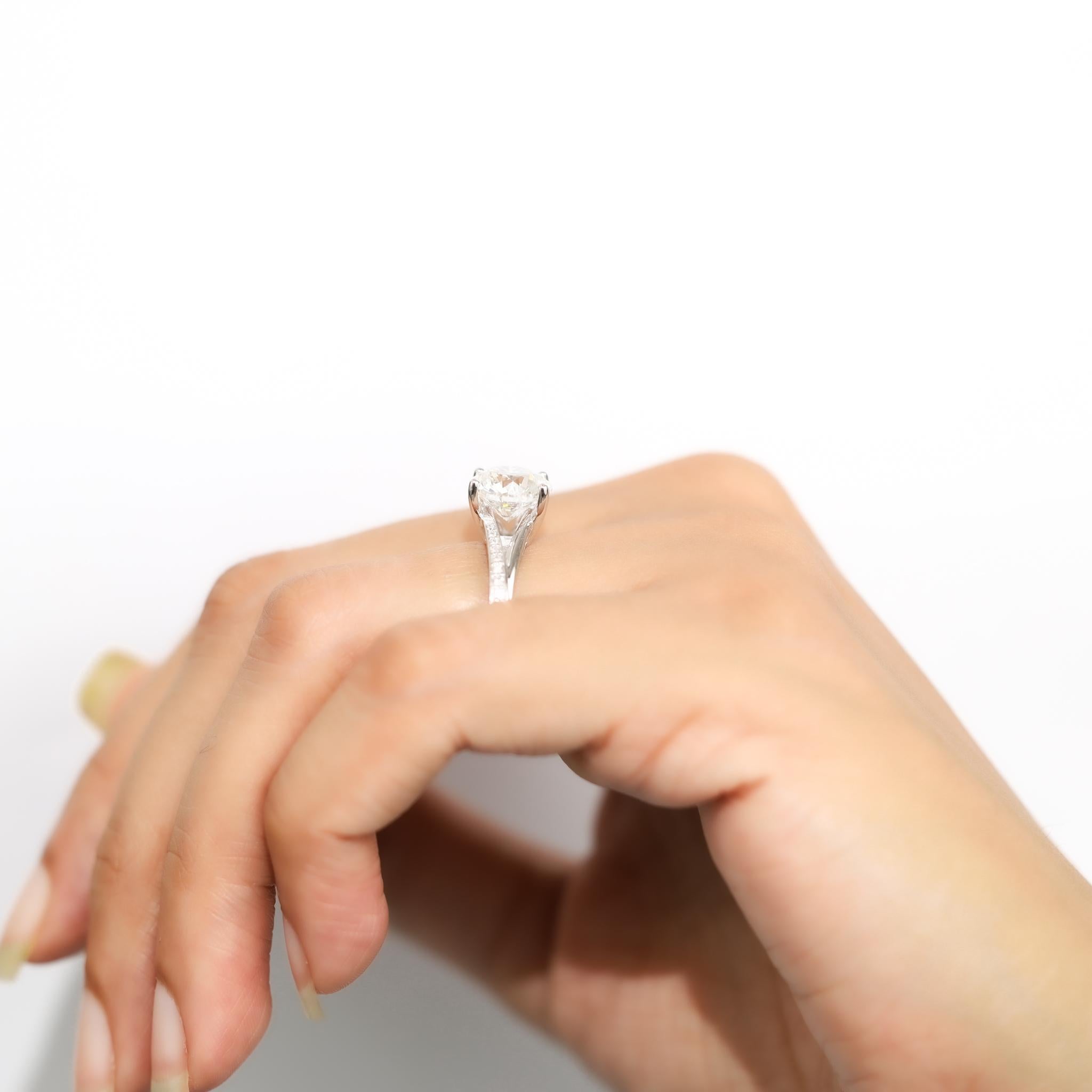 GIA-zertifizierter 3-Karat-Diamant-Solitär-Verlobungsring mit Rundschliff aus 18 Karat Weißgold (Art déco) im Angebot