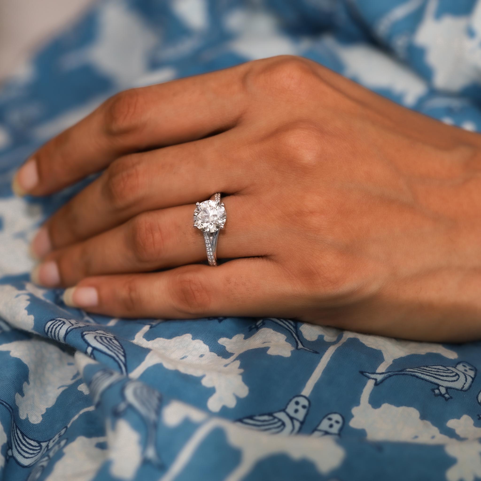 GIA-zertifizierter 3-Karat-Diamant-Solitär-Verlobungsring mit Rundschliff aus 18 Karat Weißgold Damen im Angebot