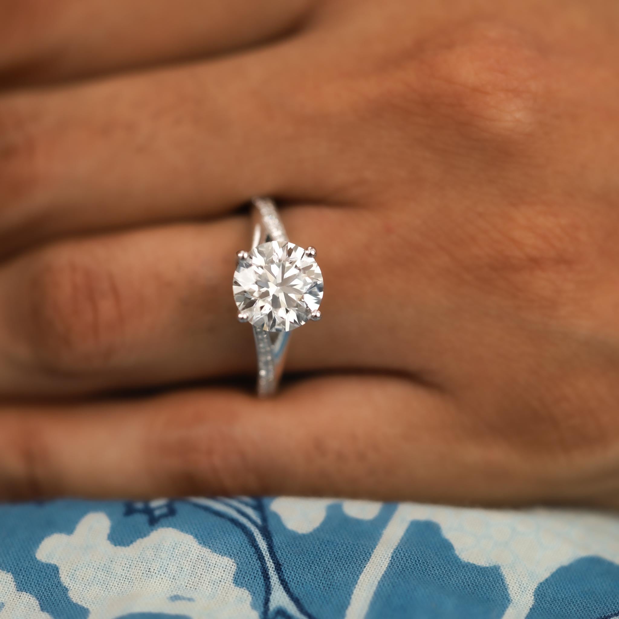 GIA-zertifizierter 3-Karat-Diamant-Solitär-Verlobungsring mit Rundschliff aus 18 Karat Weißgold im Angebot 1