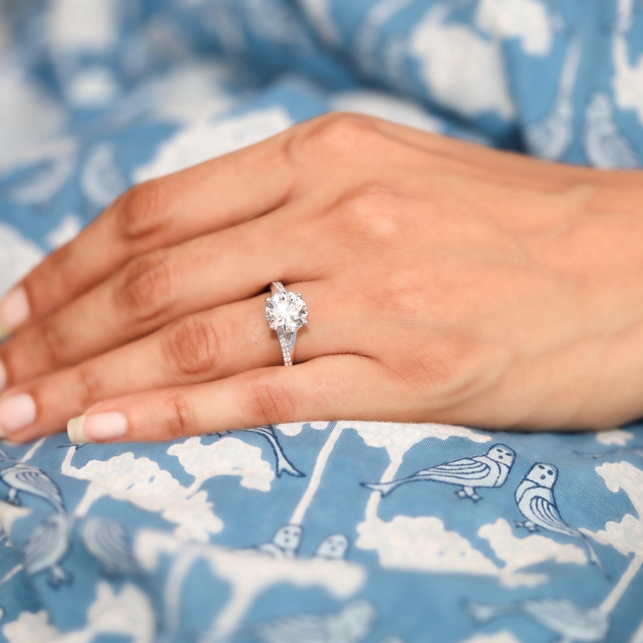 GIA-zertifizierter 3-Karat-Diamant-Solitär-Verlobungsring mit Rundschliff aus 18 Karat Weißgold im Angebot 2