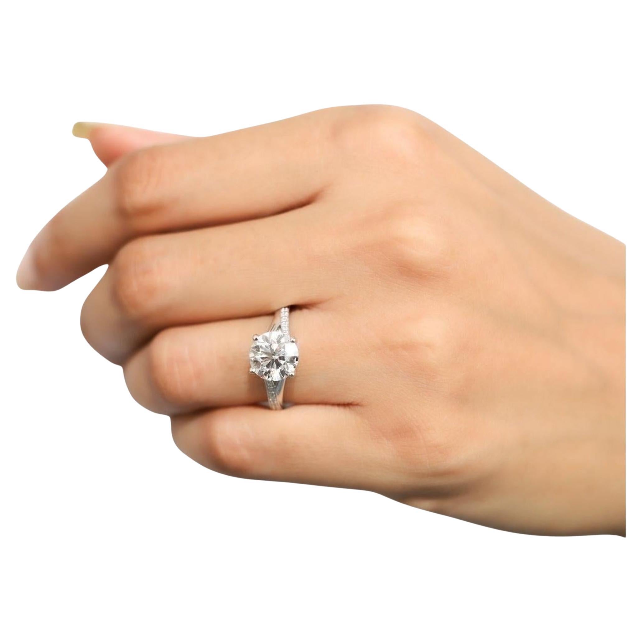 Anello di fidanzamento solitario con diamante taglio rotondo certificato GIA da 3 carati in oro bianco 18 carati