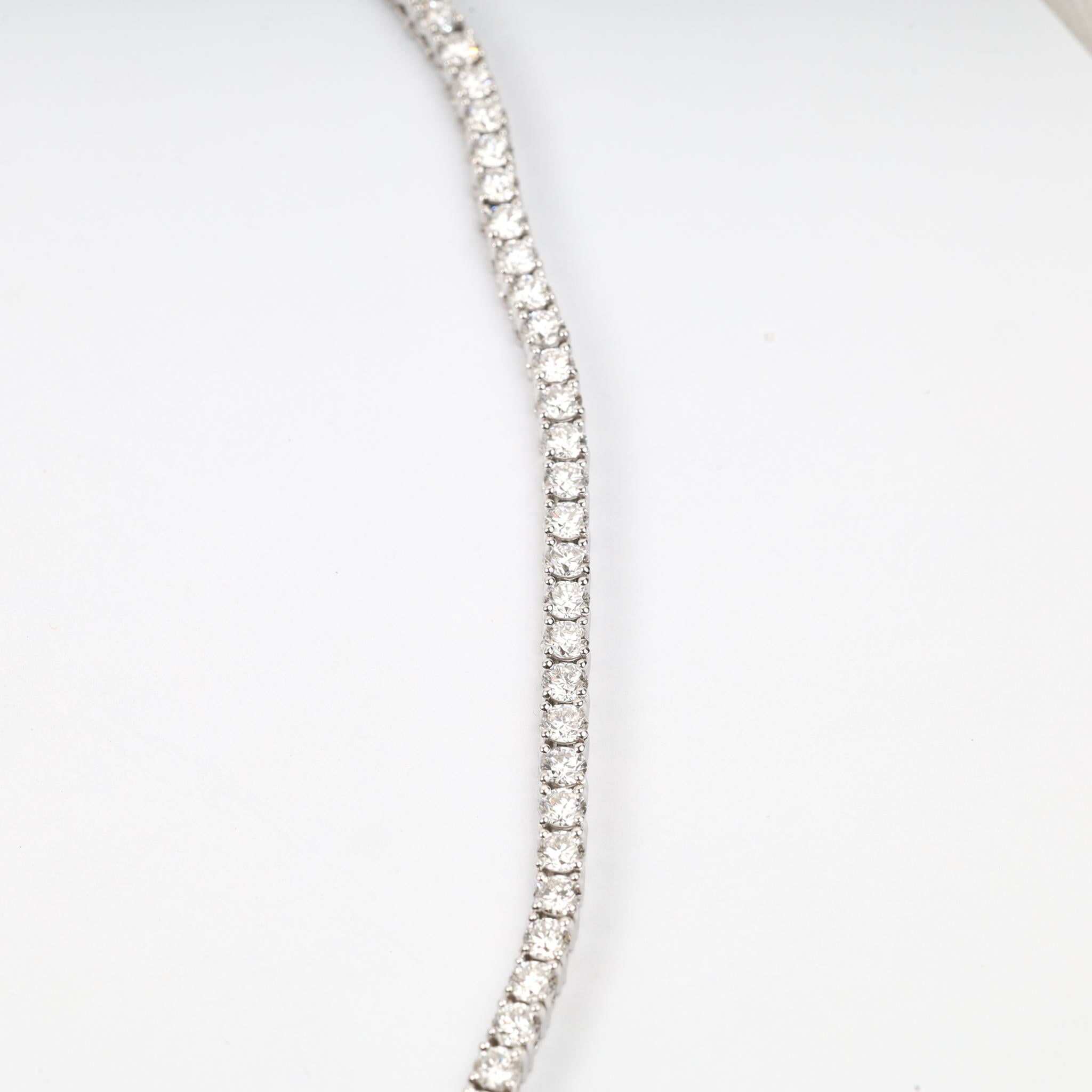 GIA Certified 3ct Round-Cut Natural Diamond Tennis Necklace - or blanc 18K Neuf - En vente à Jaipur, RJ