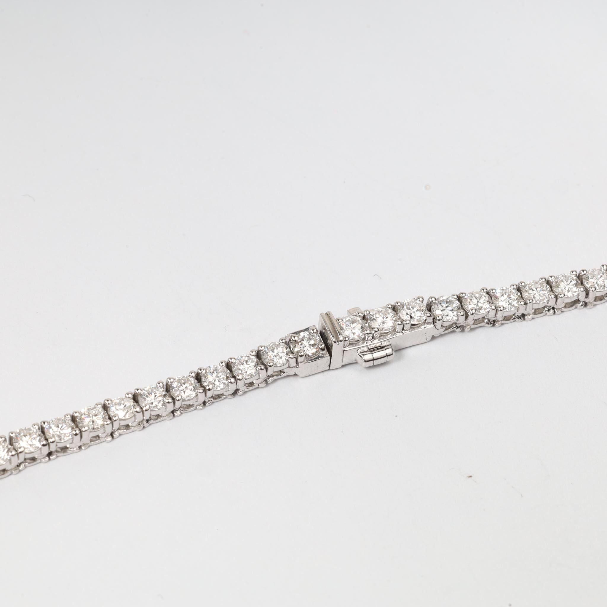 GIA Certified 3ct Round-Cut Natural Diamond Tennis Necklace - or blanc 18K en vente 2