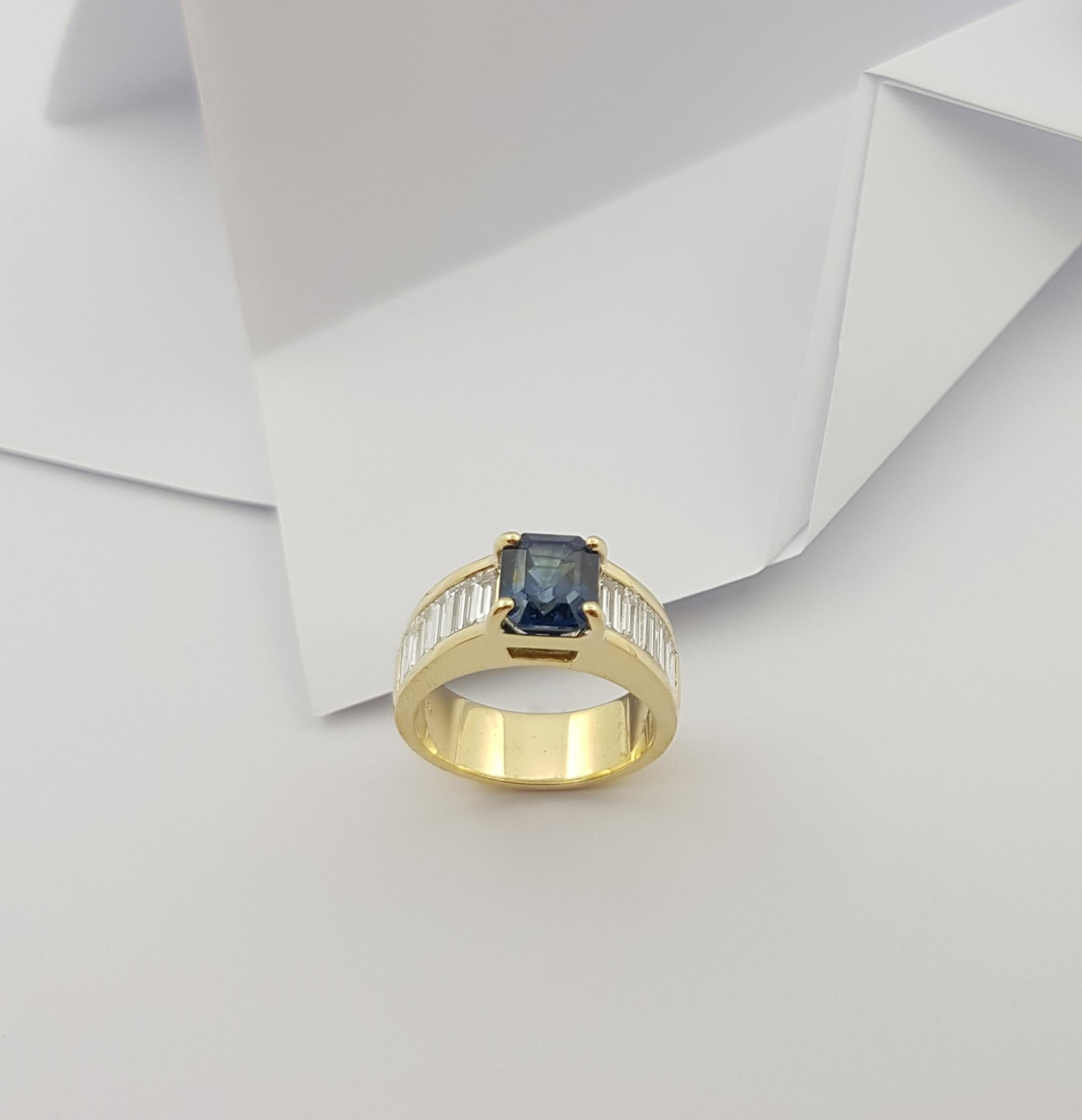 GIA Certified 3cts Blue Sapphire with Diamond Ring Set in 18 Karat Gold Settings For Sale 4